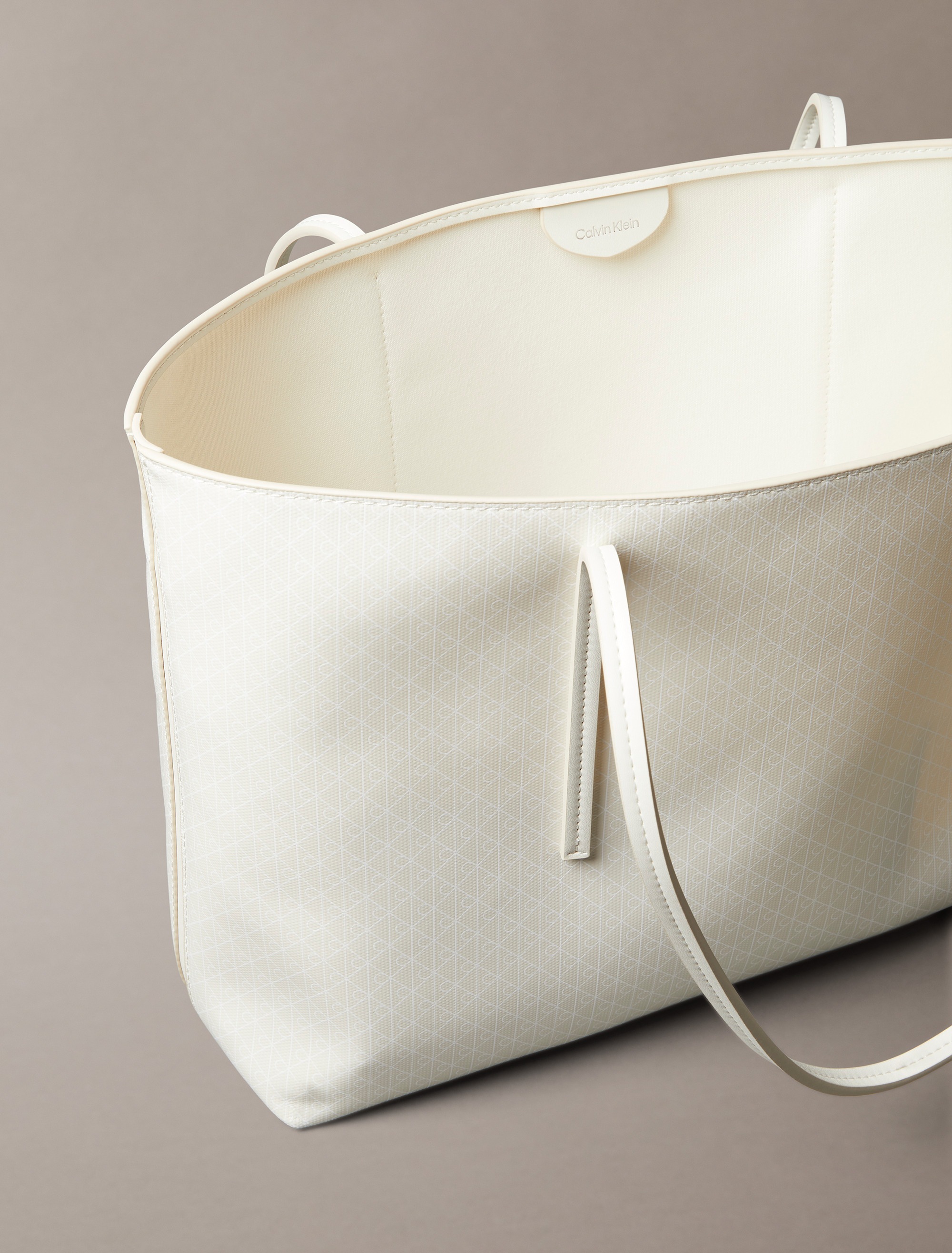Calvin Klein Henkeltasche "AOP TOTE W/ POUCH ON STRAP", (2 tlg.), Umhängeta günstig online kaufen