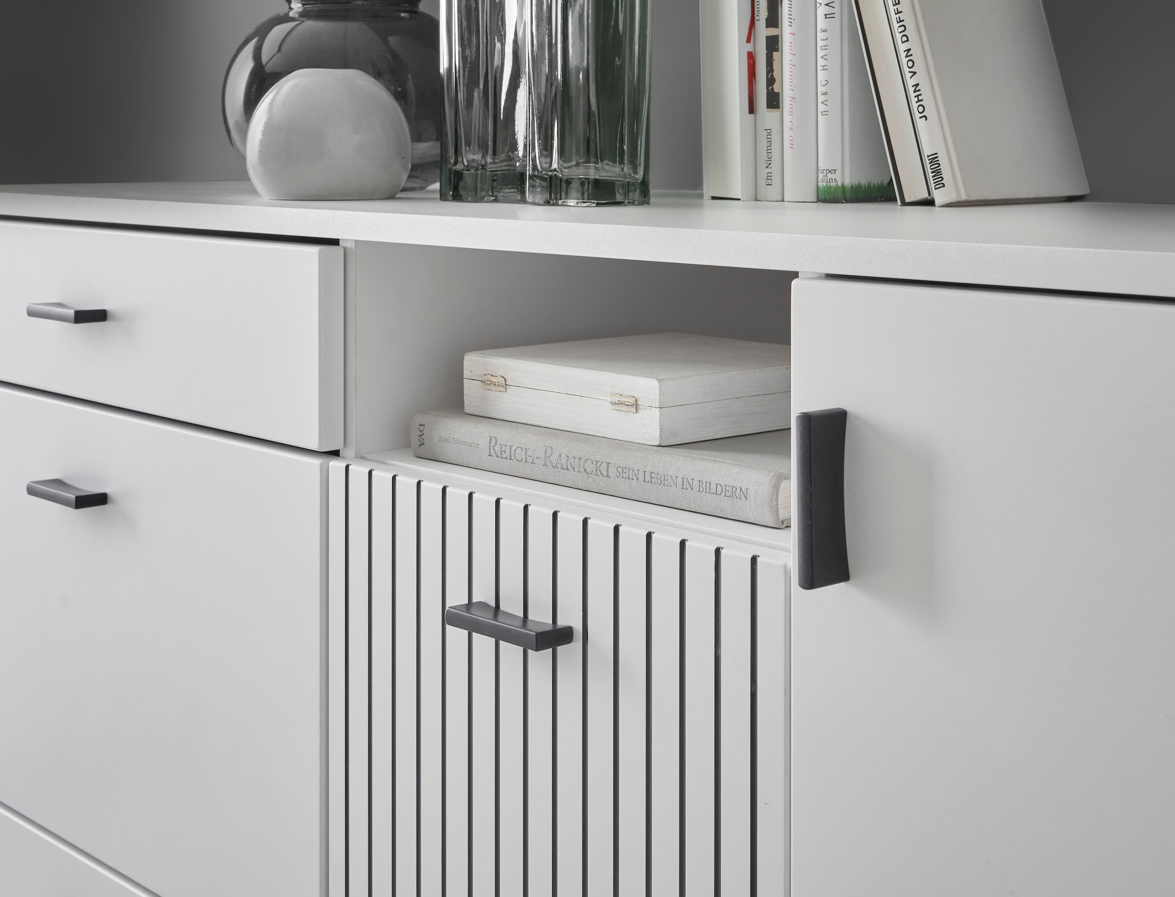INOSIGN Sideboard »Hudson«, in moderner Trendfarbe, Griffe aus Metall (Schwarz), Breite 150 cm