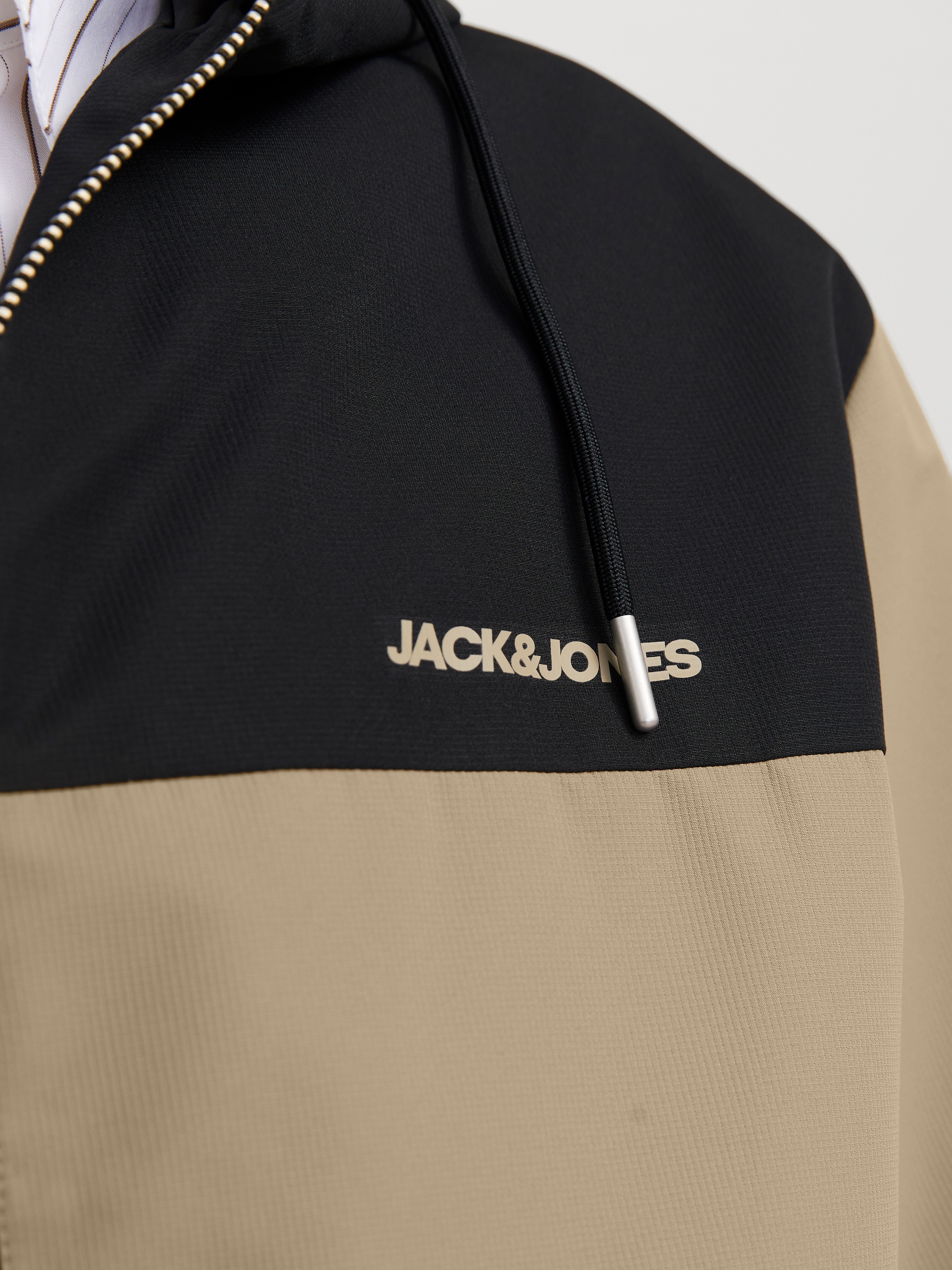 Jack & Jones Blouson »JJELEGACY LIGHT JACKET HOOD NOOS« mit Kapuze mit Logo Schriftzug