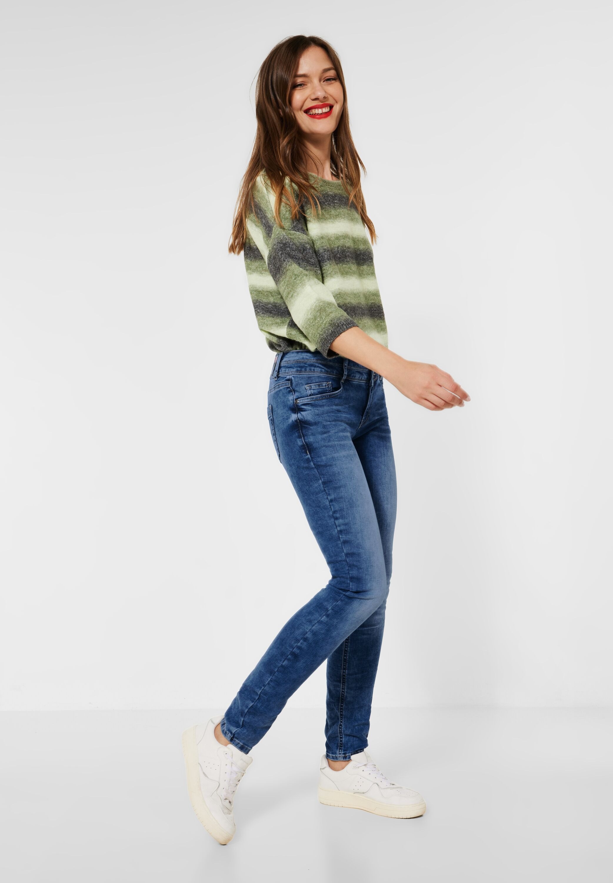 STREET ONE Slim-fit-Jeans, in dunkelblauer Waschung