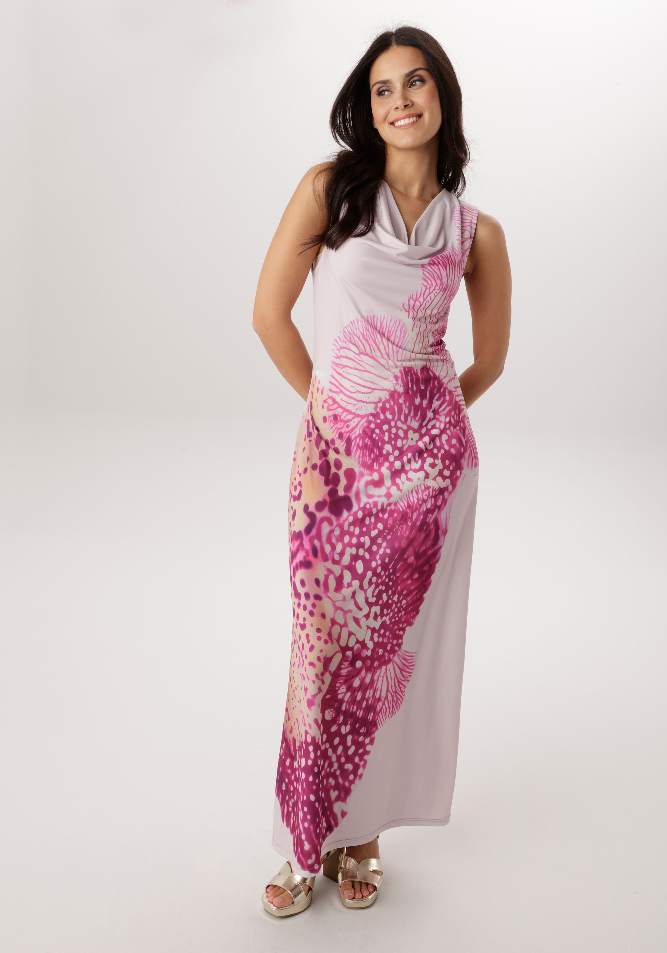 Aniston SELECTED Maxikleid vorne mit diagonal verlaufenden Blütenprint - NE günstig online kaufen