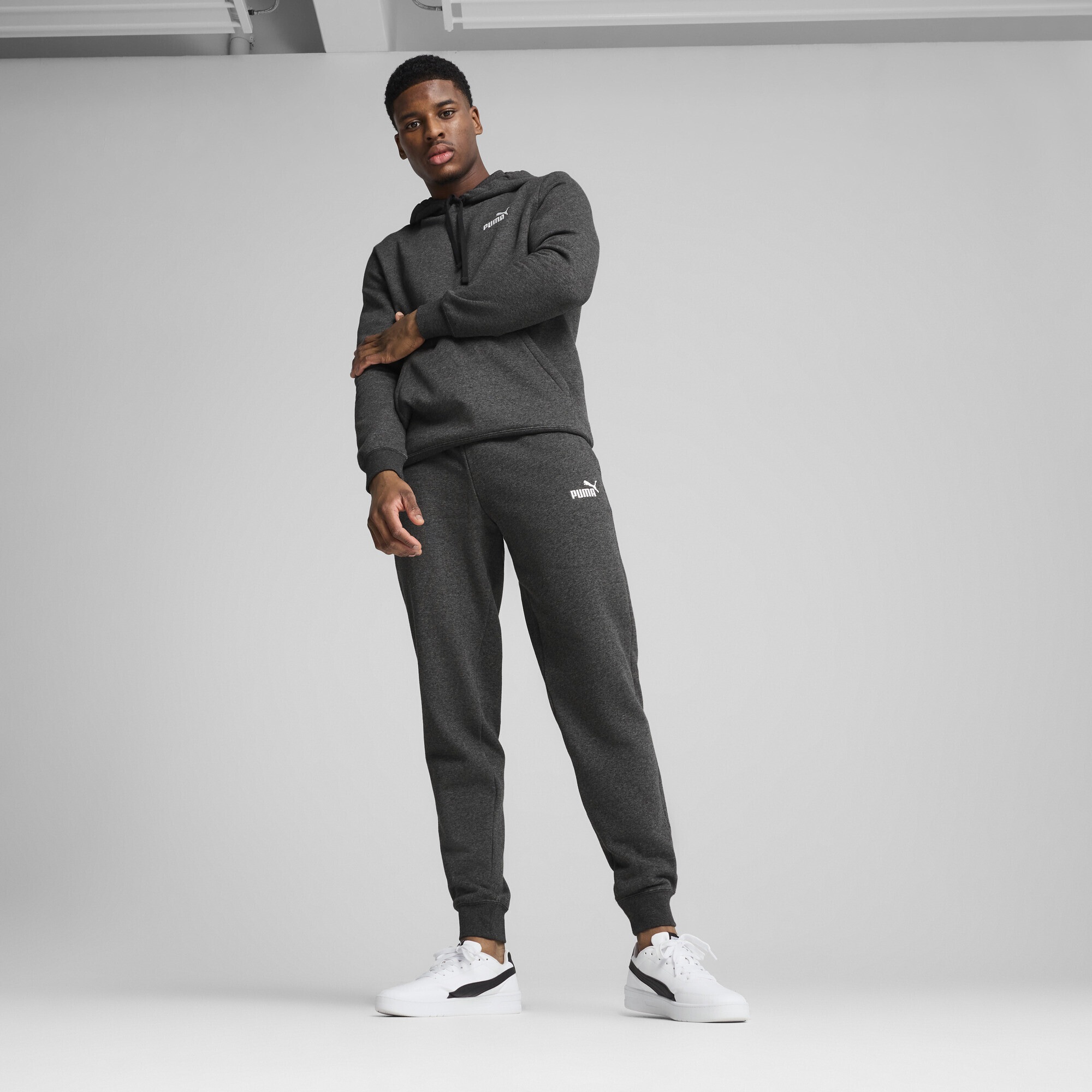 PUMA Sporthose »Essentials No. 1 Logo Jogginghose Herren«