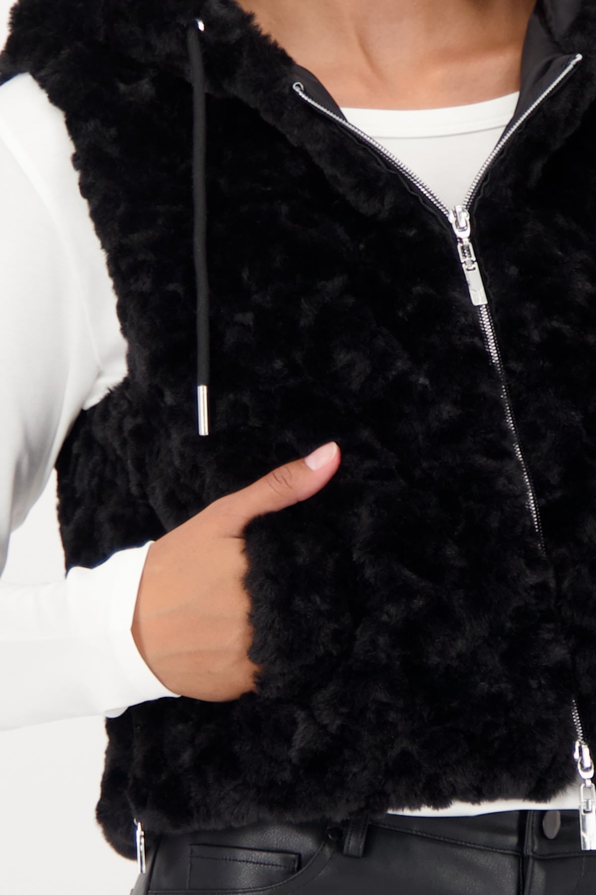 Monari Fellimitatweste Regular fit mit Kapuze