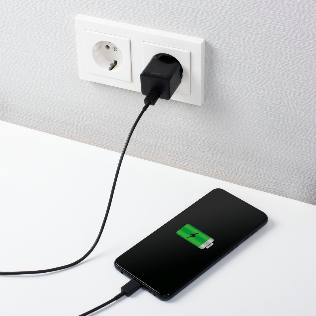 Hama Schnelllade-Gerät »Schnellladegerät, USB-C, PD/Qualcomm®, Mini-Ladegerät, 25 W, Schwarz«