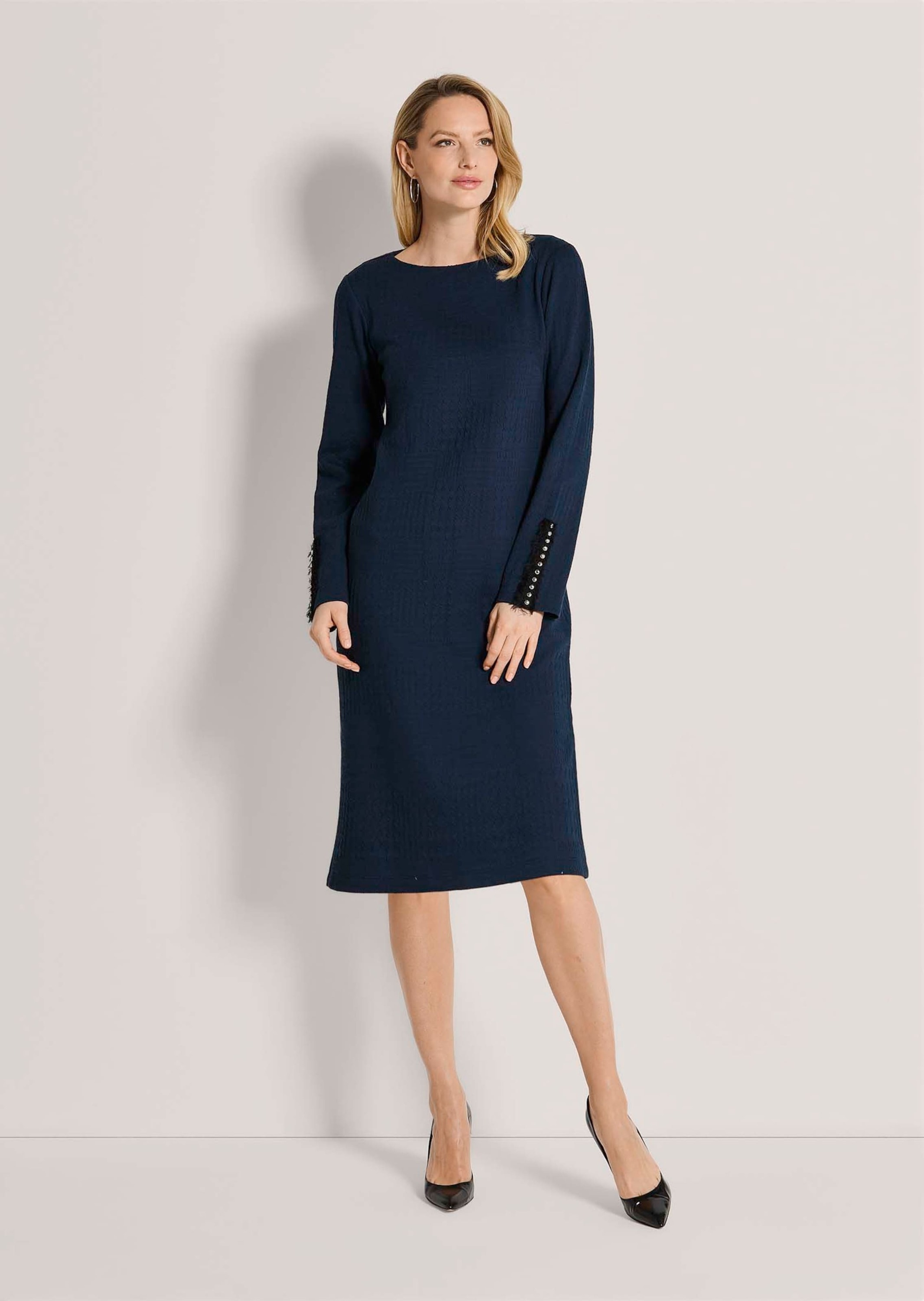 MADELEINE Midikleid »Kleid Jerseykleid mit Nietendetail am Ärmel« Ohne Tasche
