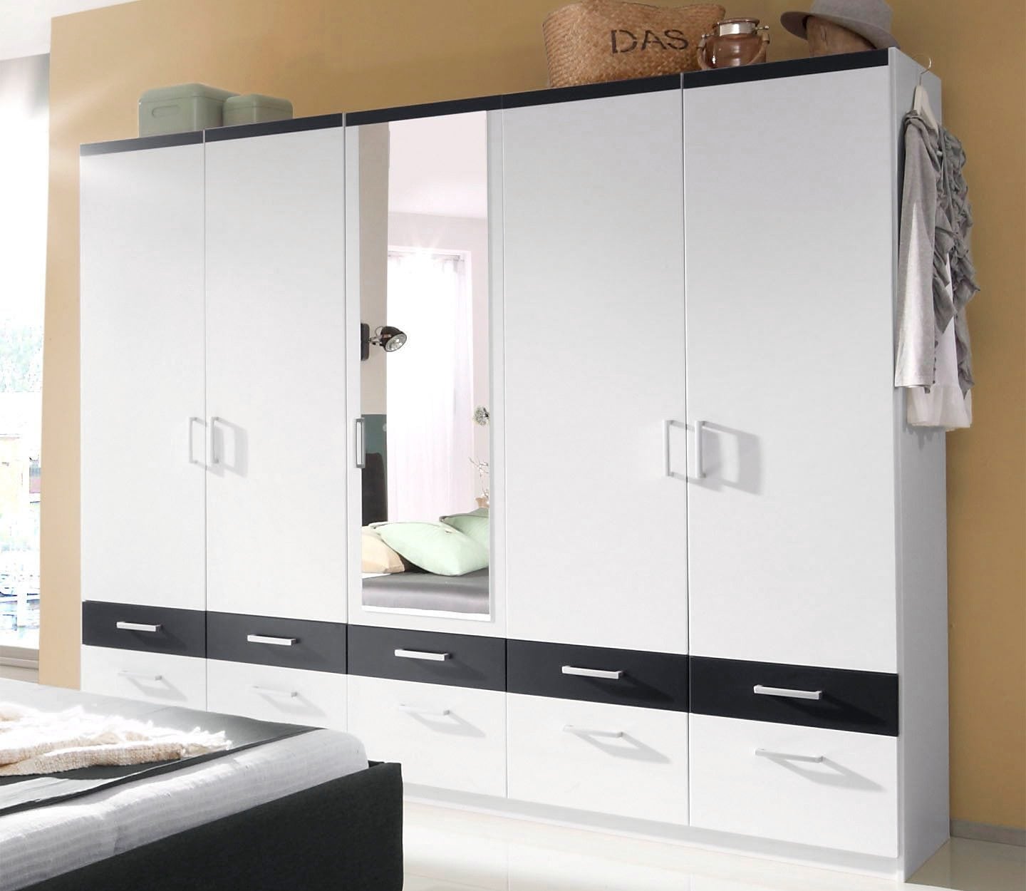 priess Kleiderschrank