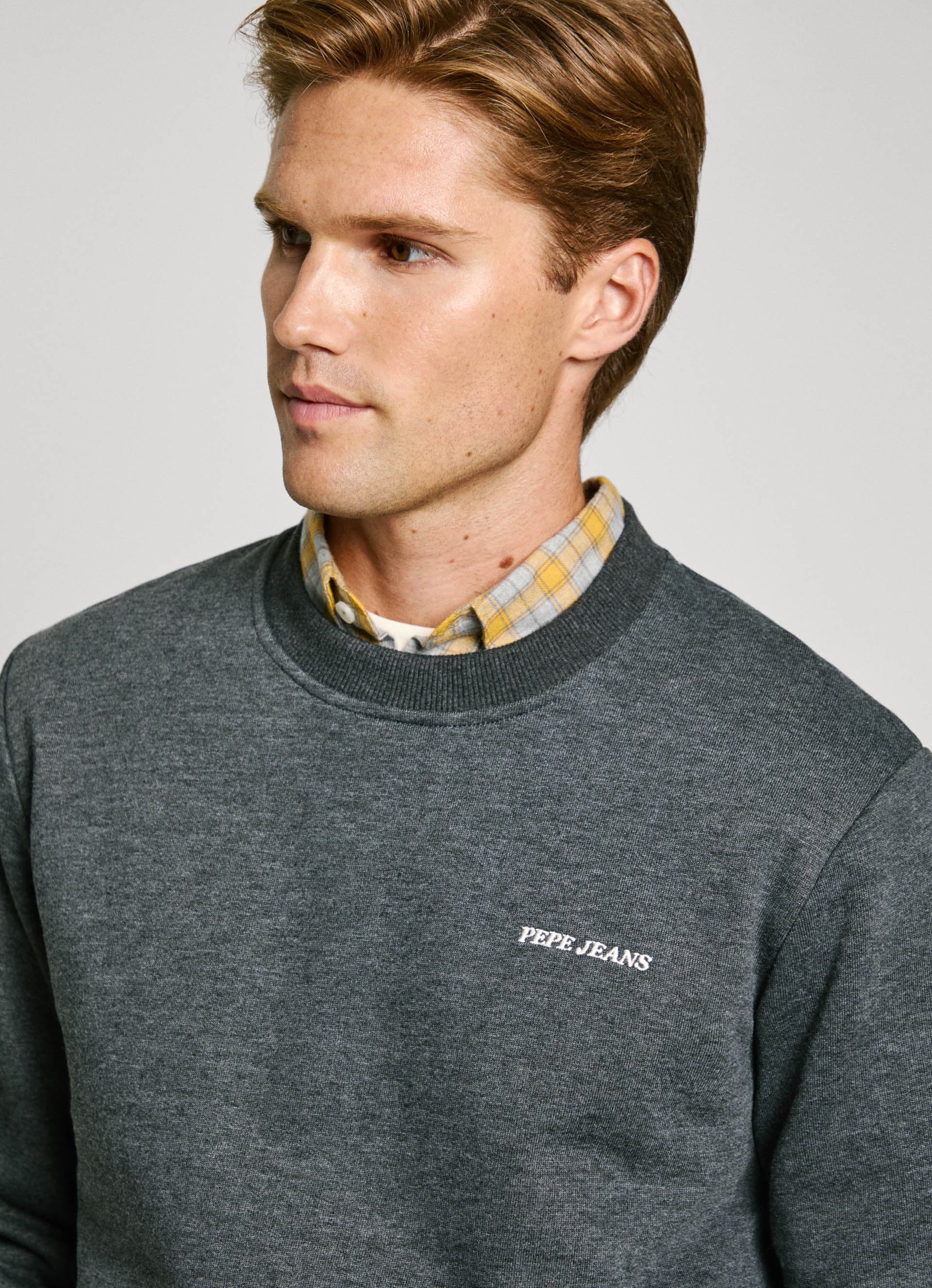 Pepe Jeans Sweatshirt »DAMIAN CREW«, mit Schrift-Detail auf dem Rücken