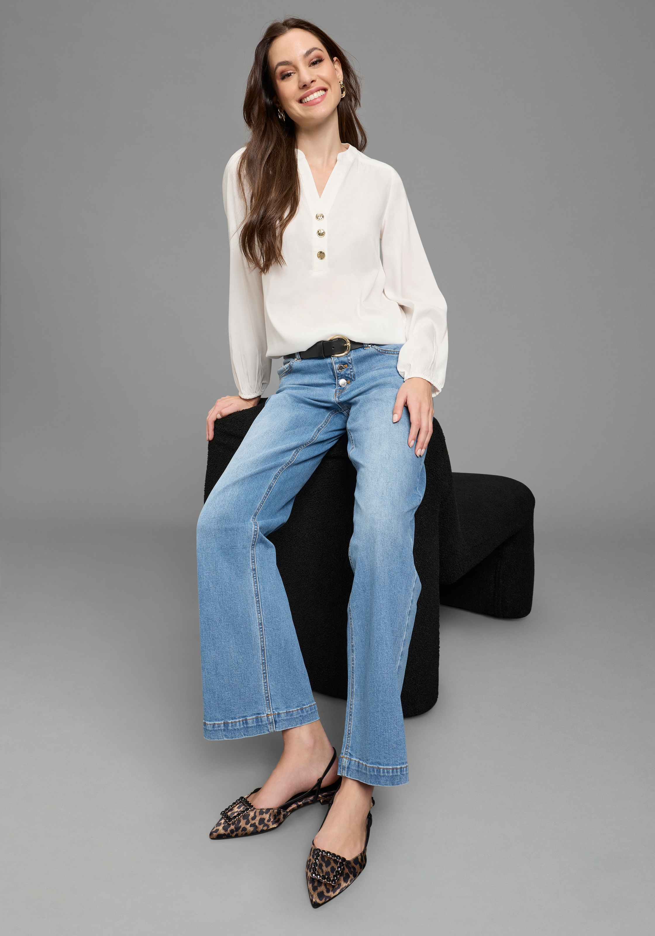 Bruno Banani Schlupfbluse hüftlange Form mit Zierknöpfen, figurumspielende Passform