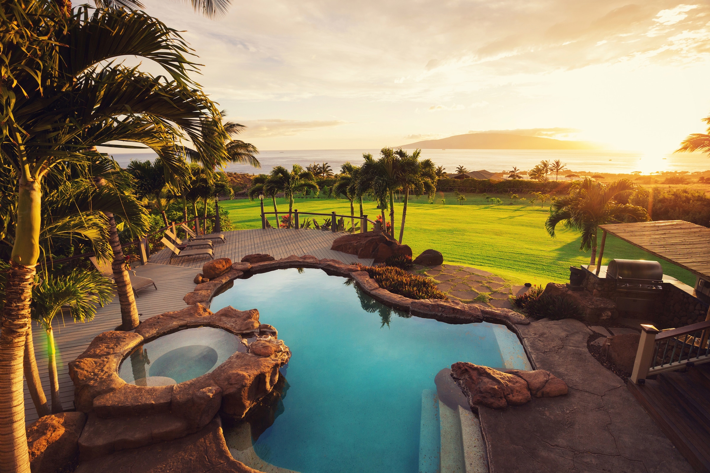 Fototapete »LUXUS-HAUS-POOL PALMEN WIESE STRAND MEER SONNE INSEL«