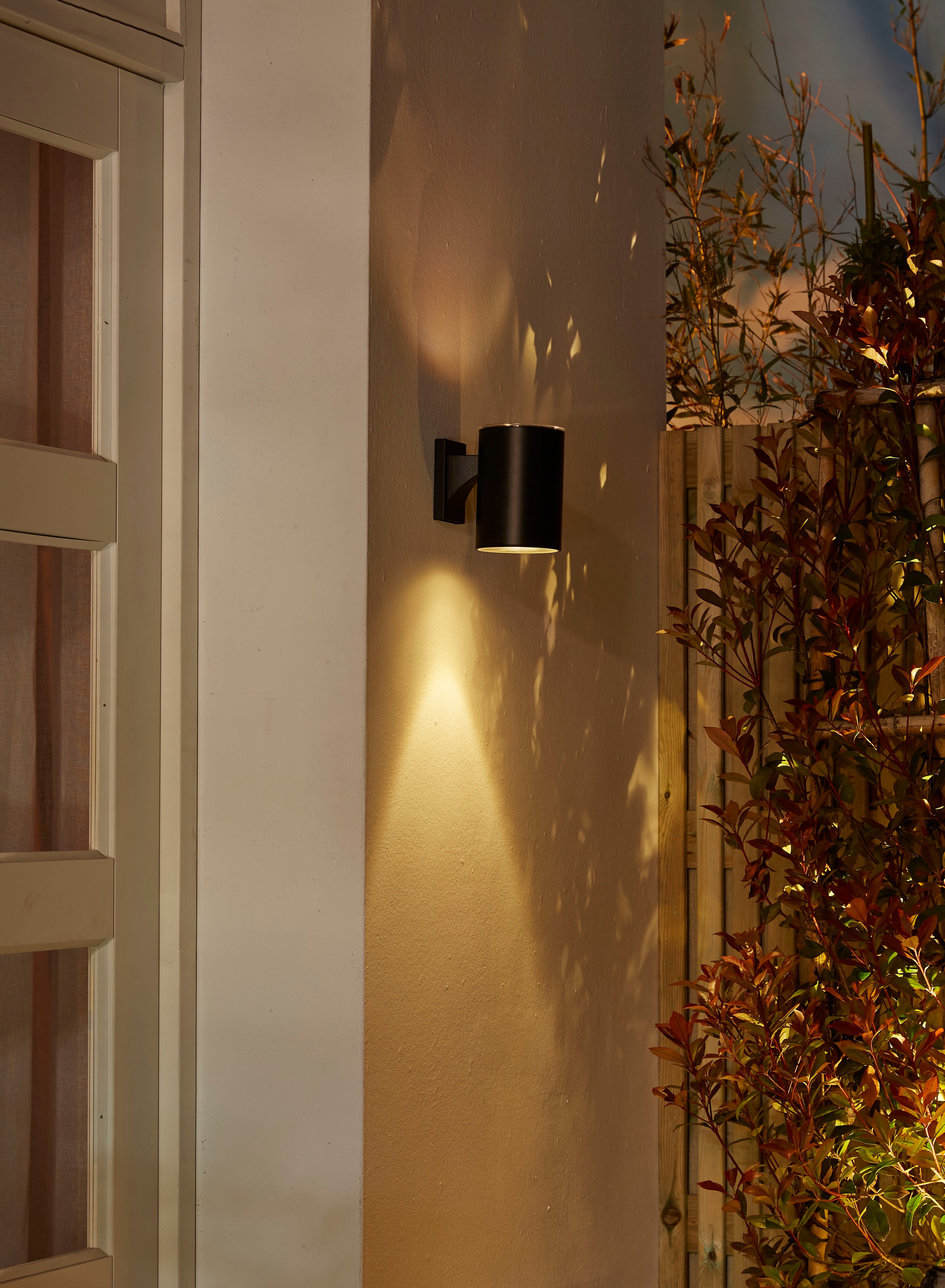 Thumbnail - LUXFORM Außen-Wandleuchte "Solar-Intelligente Hybrid-Wandleuchte - Ohio" LED-Modul 1 Stk. Für den Außenbereich geeignet ...