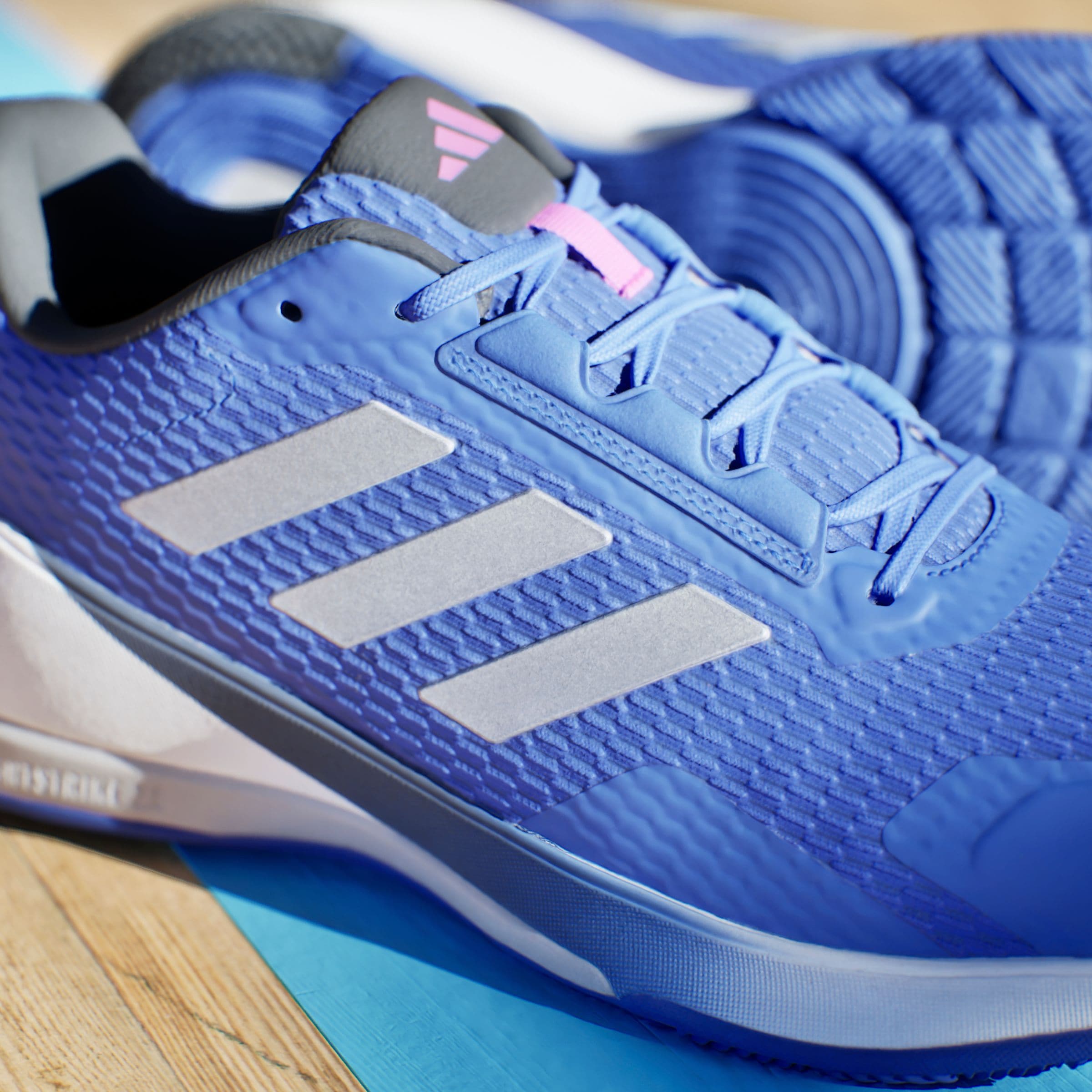 adidas Performance Hallenschuh »NOVAFLIGHT 2 INDOOR«, besonders geeignet für Volleyball
