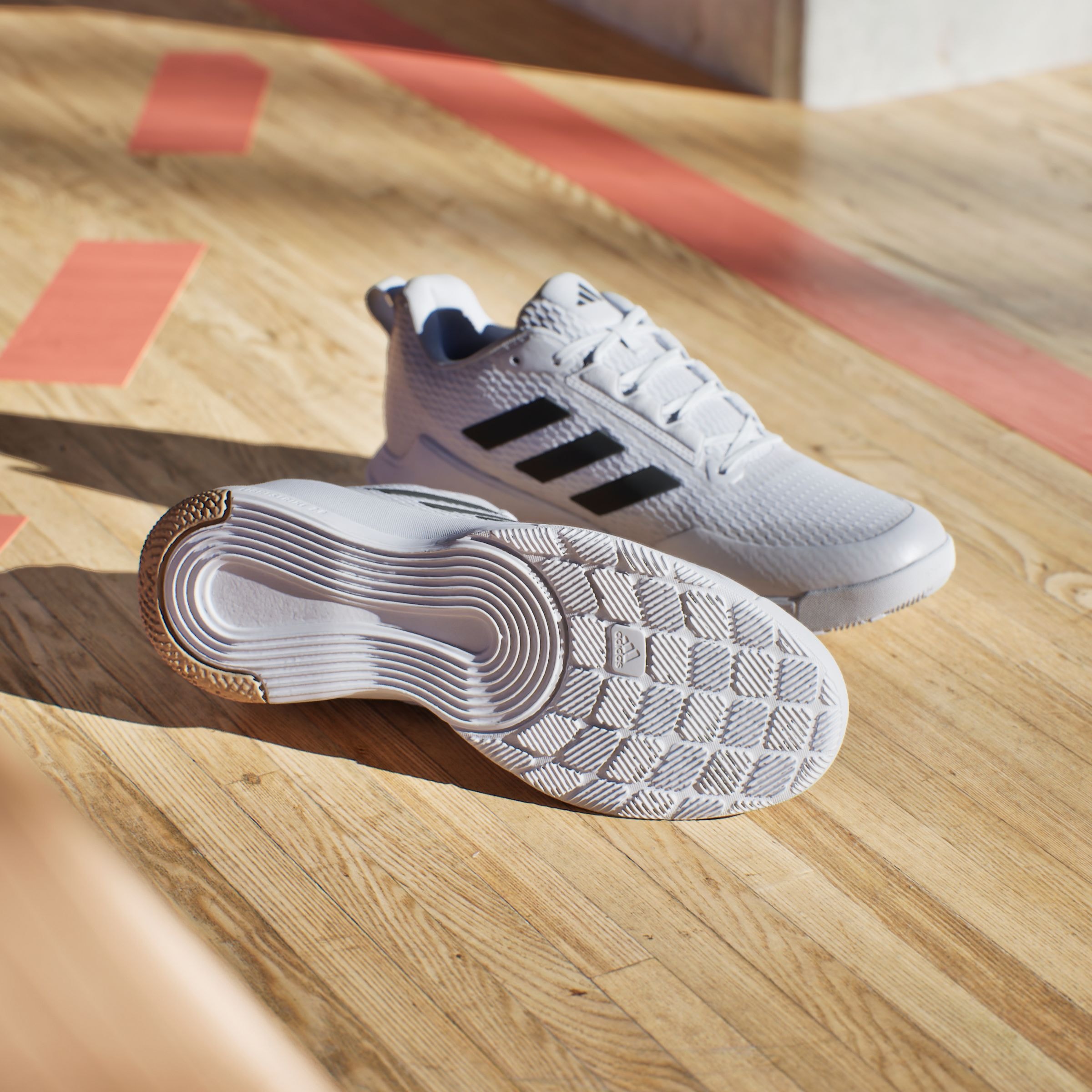 adidas Performance Hallenschuh »NOVAFLIGHT 2 INDOOR«, besonders geeignet für Volleyball