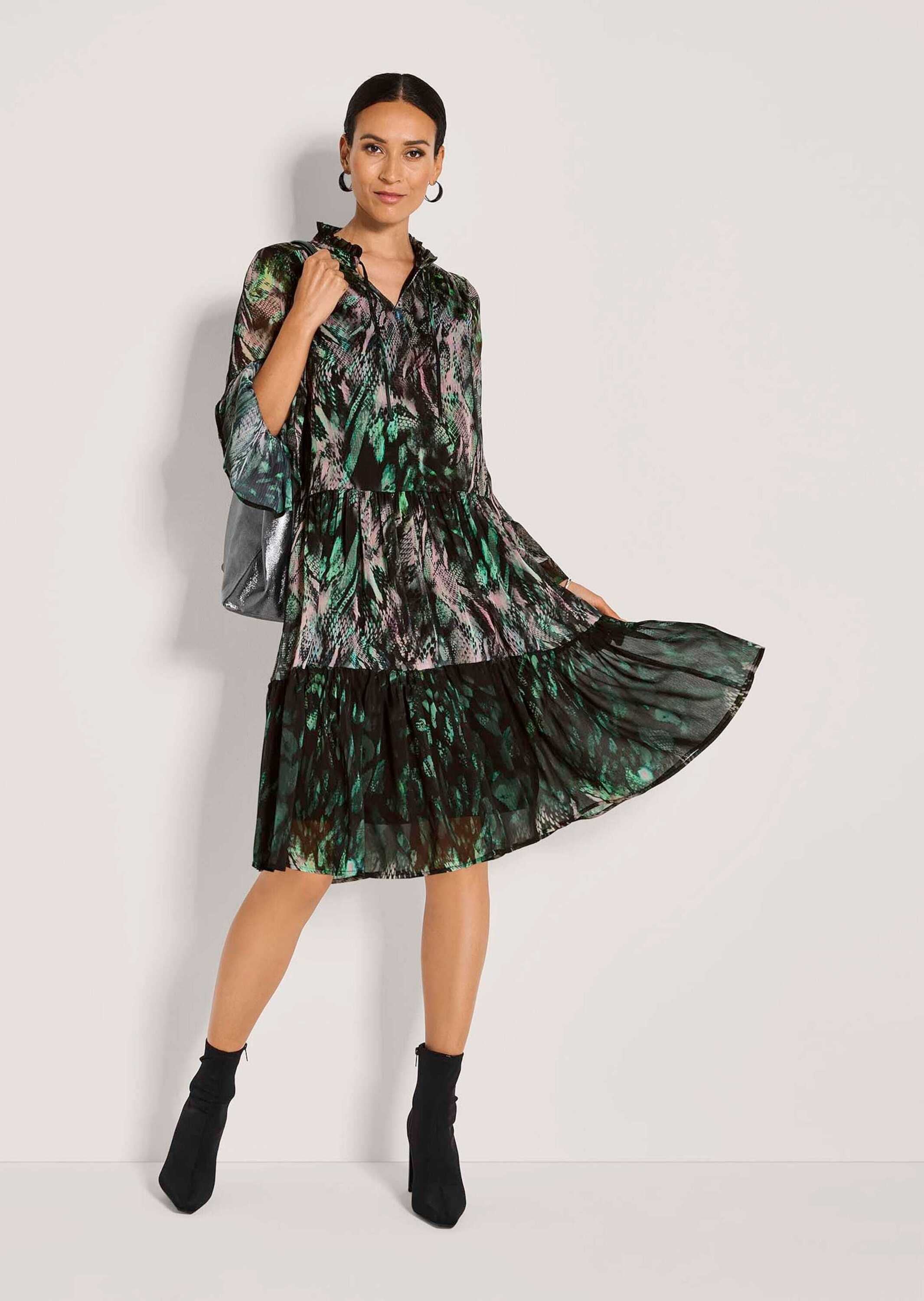 MADELEINE Sommerkleid »Kleid Elegantes Stufenkleid mit All-Over-Print«