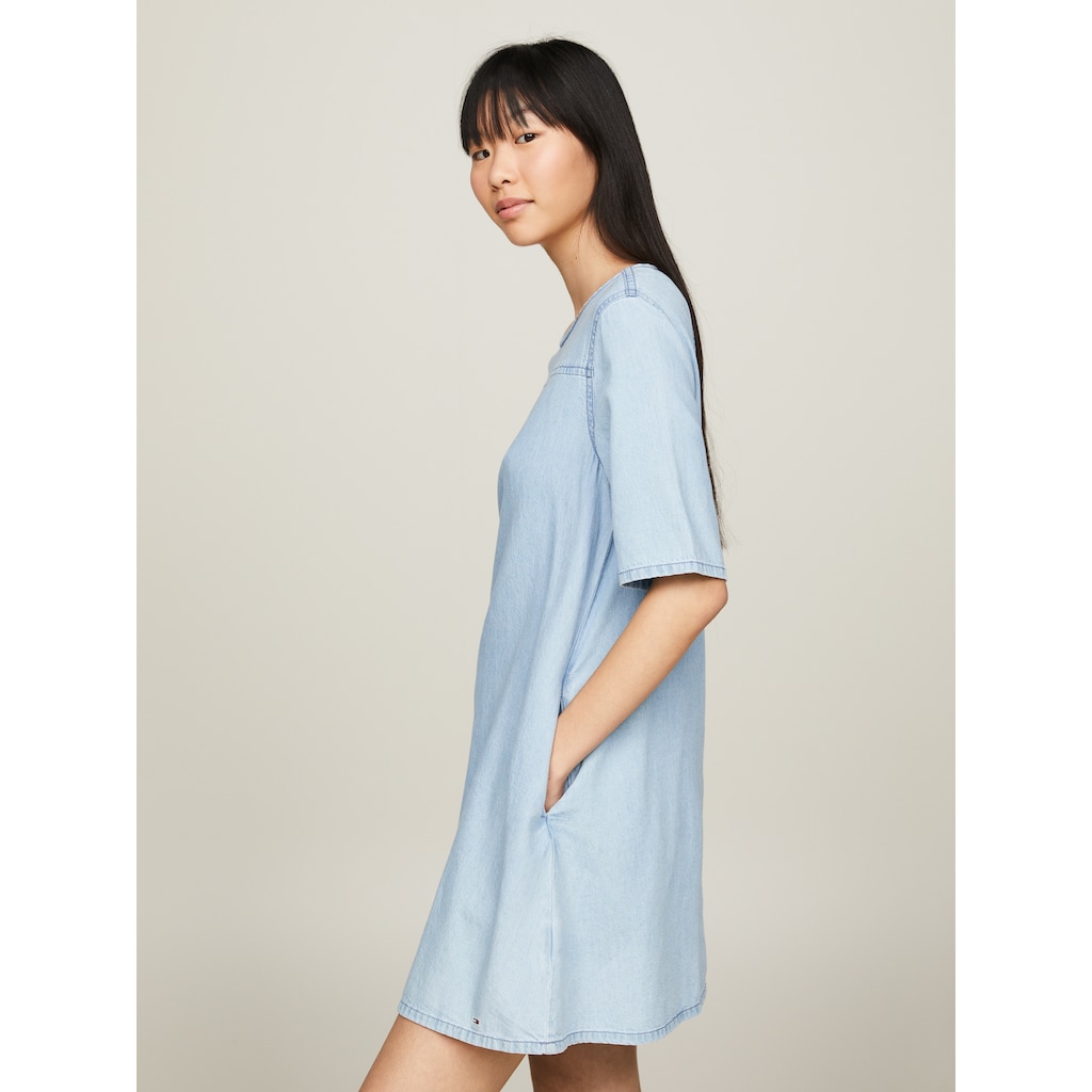 Tommy Jeans A-Linien-Kleid »TJW CHAMBRAY A-LINE SS DRESS EXT«, mit Tommy Jeans Flagge