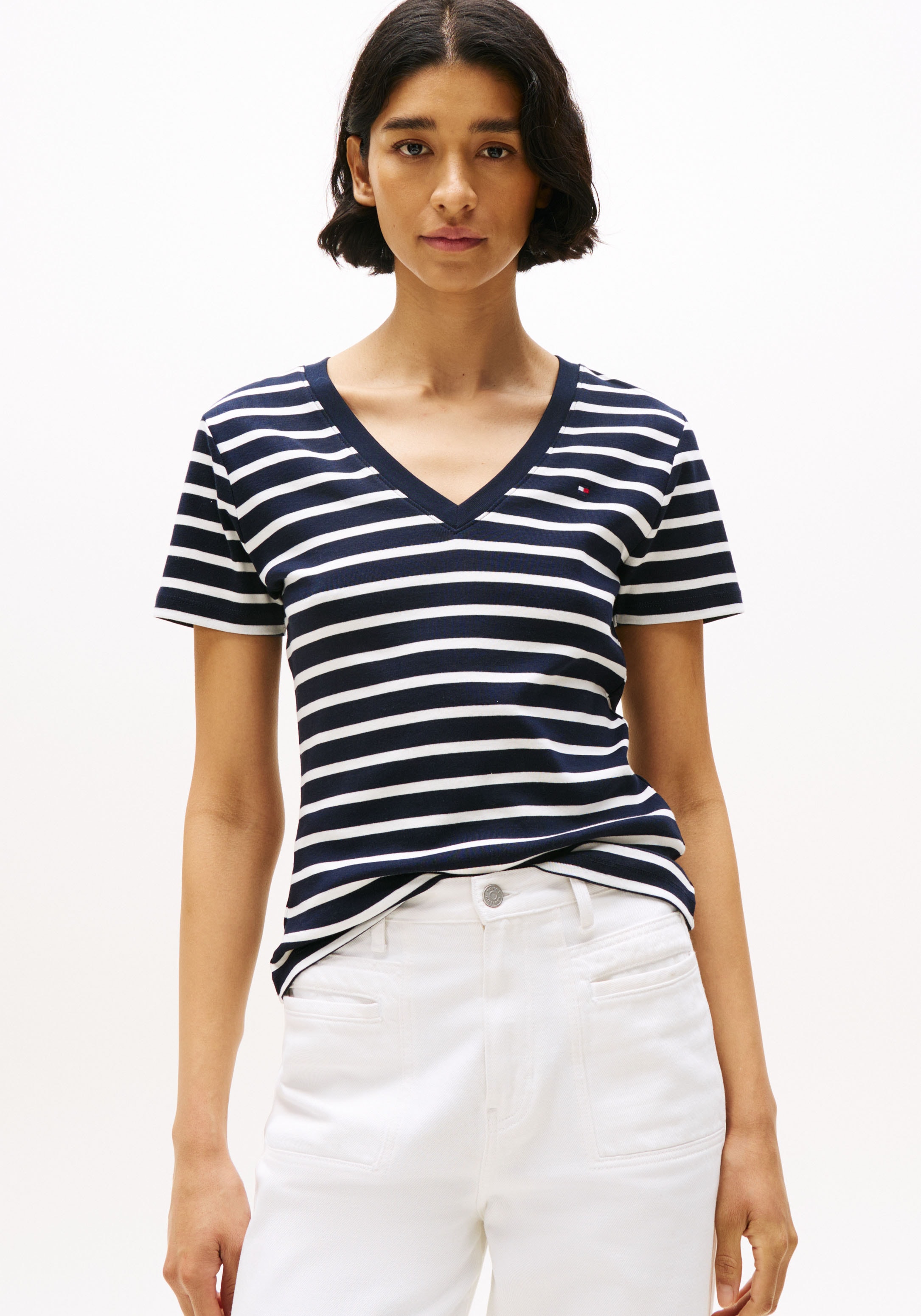Tommy Hilfiger T-Shirt "SLIM CODY V-NK SS", mit Logostickerei günstig online kaufen