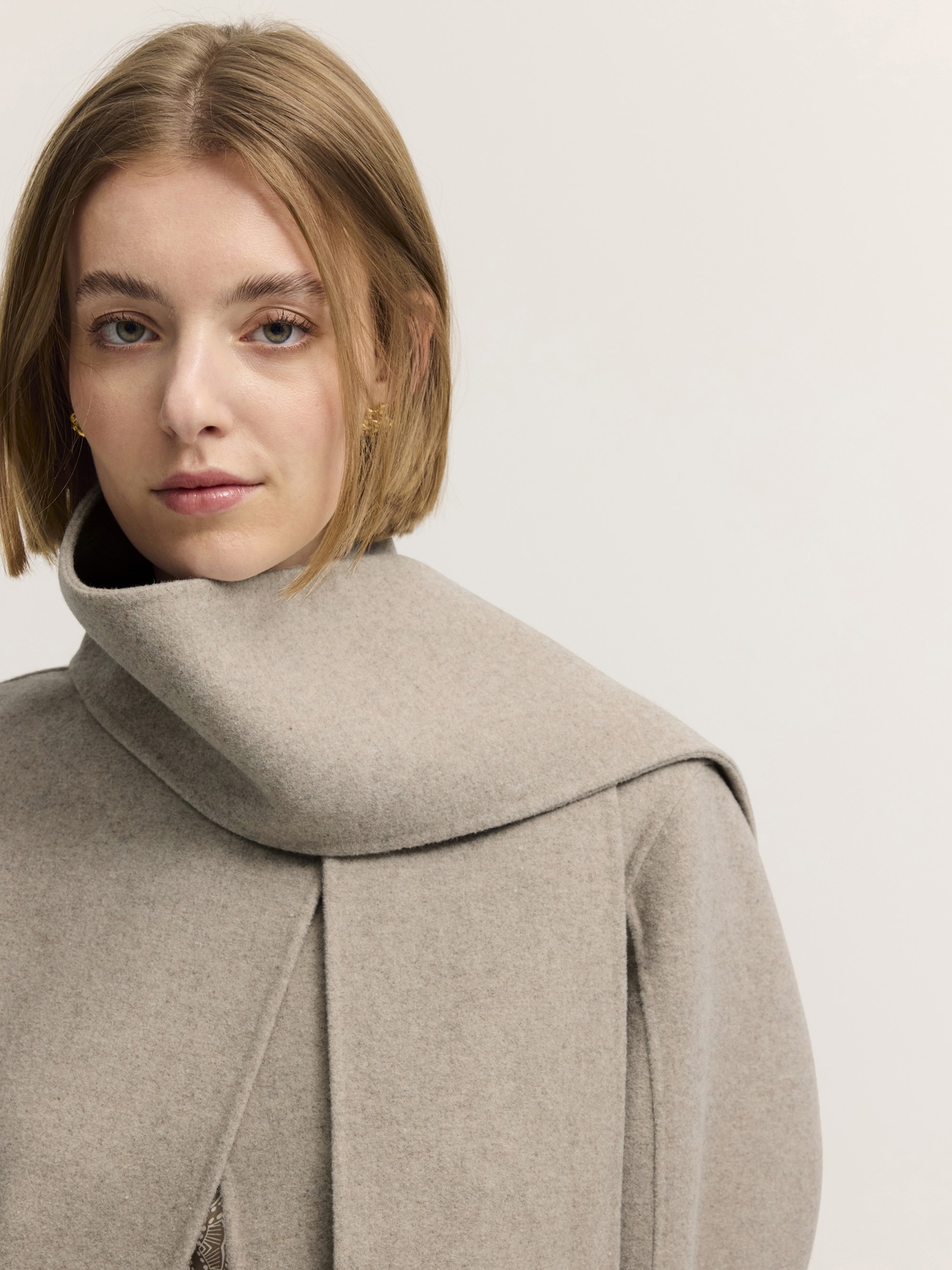 bugatti Kurzjacke »Regular Fit« ohne Kapuze Doubleface Wollmix passender Schal inklusive
