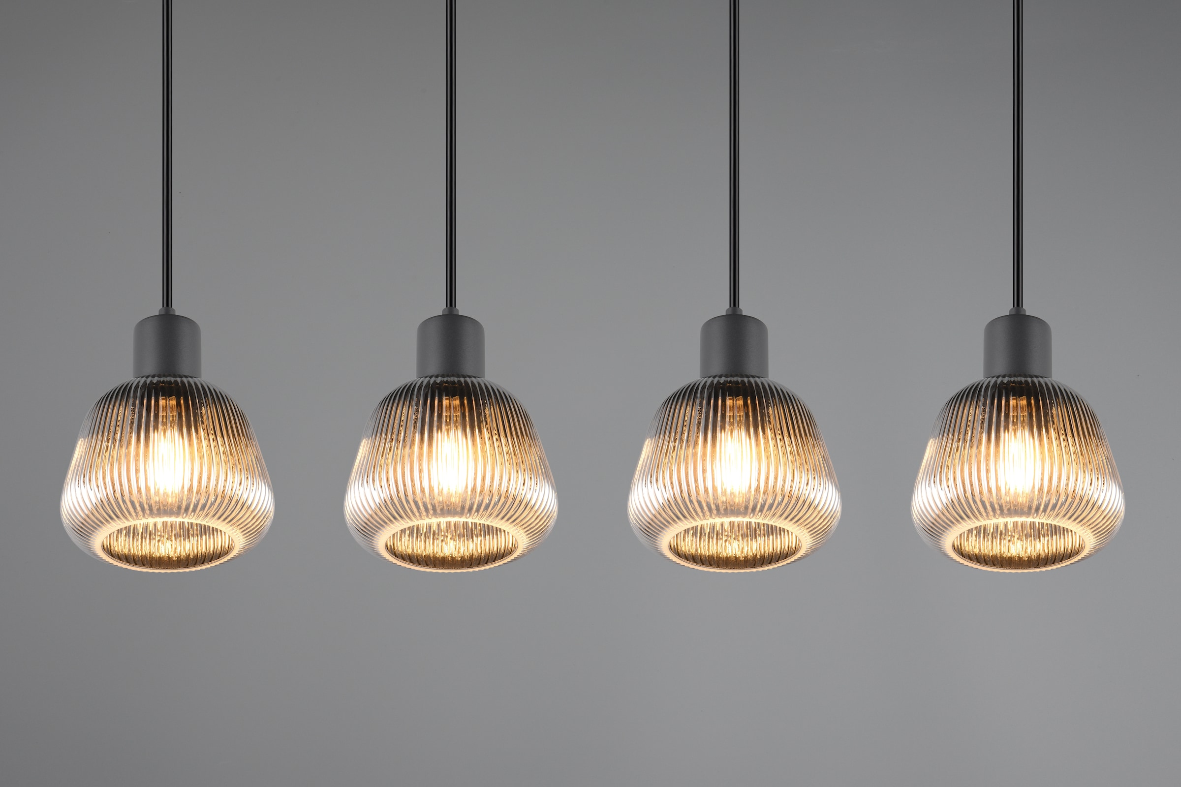 TRIO Leuchten Pendelleuchte »TARIFA, 4-flammige Hängeleuchte exkl 4xE27 max 25W, Glas Hängelampe« E27 1 Stk. warmweiß - kaltweiß höhenverstellbar max 150cm Glas in Riffeloptik und leicht verspiegelt