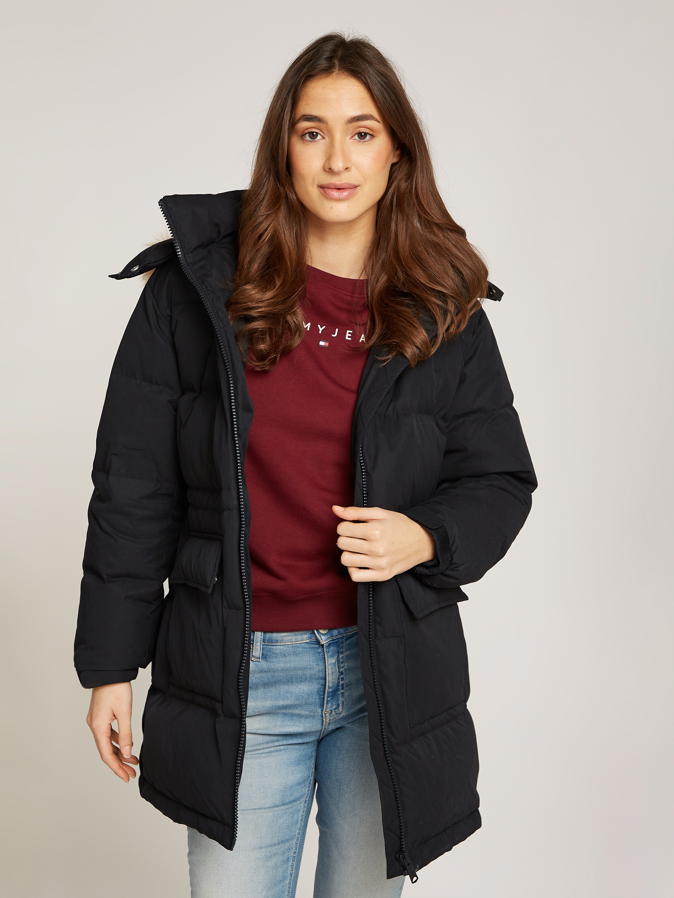 Tommy Jeans Steppjacke "TJW MIDI ALASKA FAUX FUR", mit Kapuze, mit Fellimitat