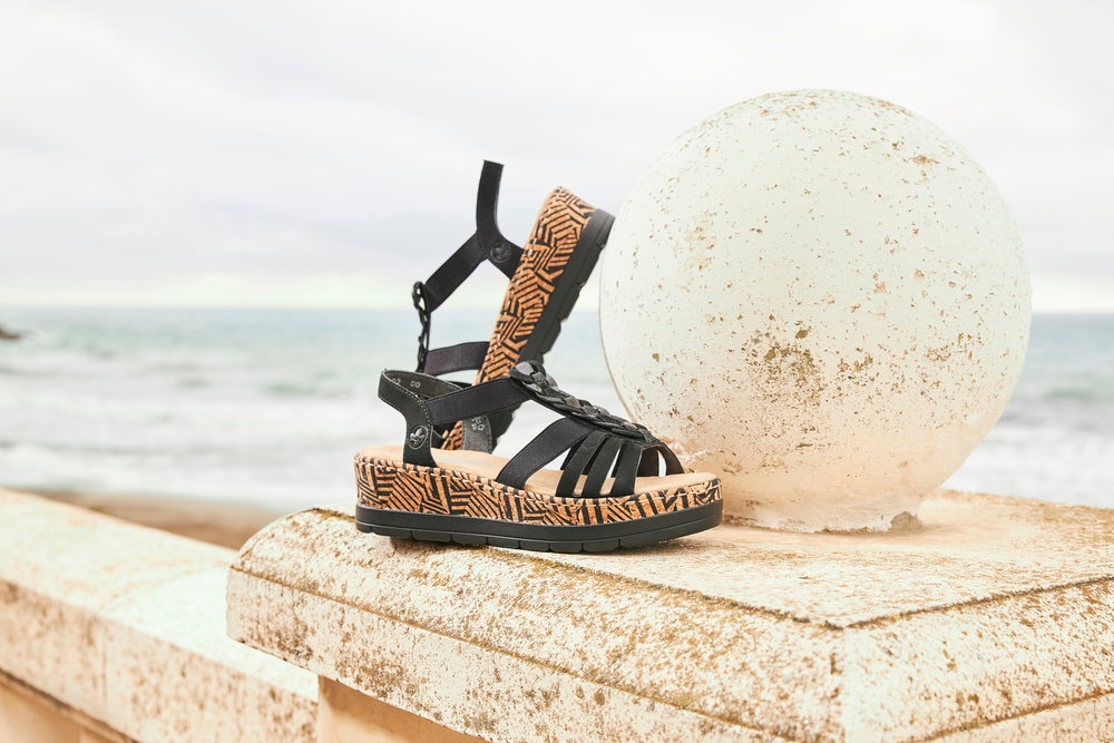 Rieker Plateausandaletten, Sommerschuh, Urlaubschuh, Sandalette mit dekorativem Schmuckelement
