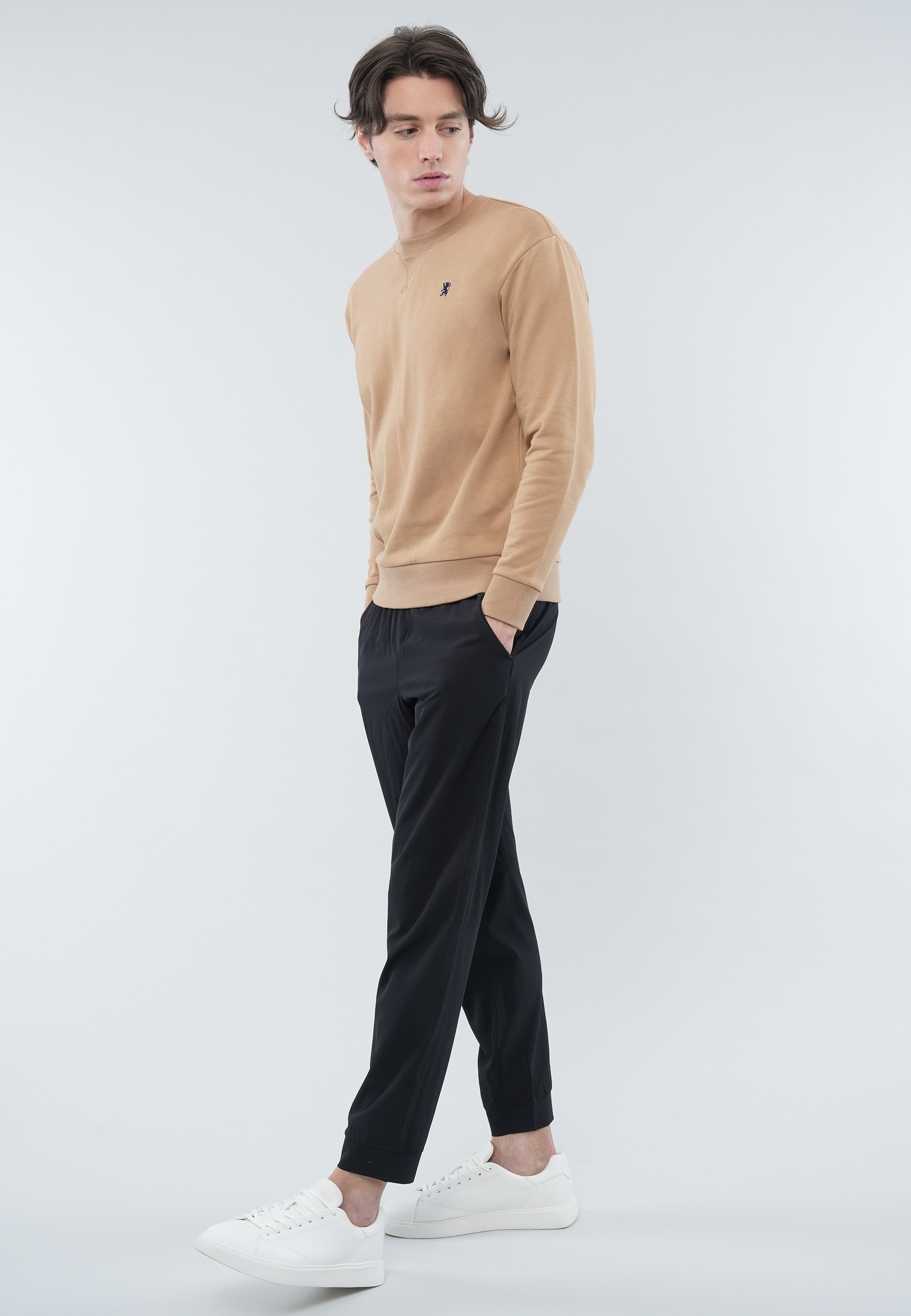 GIORDANO Sweatshirt »Lion Badge«, mit kleiner Löwen-Stickerei