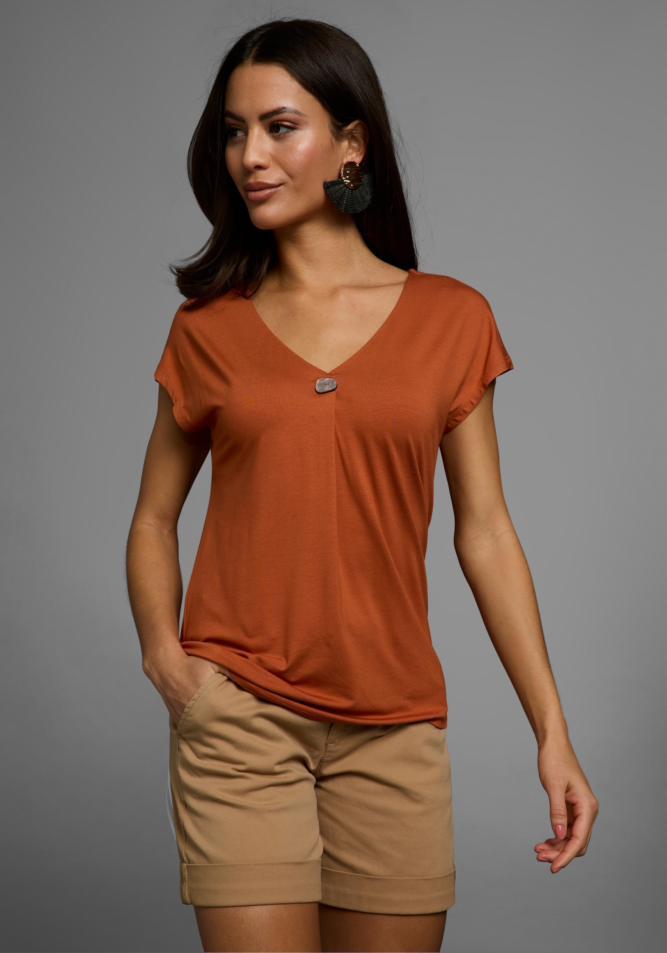 Laura Scott Kurzarmshirt, mit schmückendem Knopf in Perlmutt-Optik günstig online kaufen