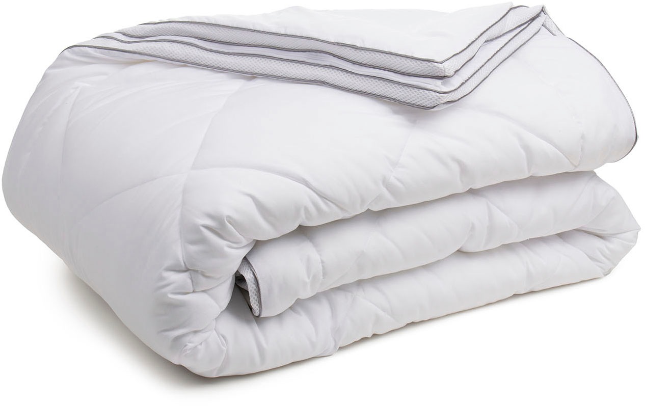 Gözze Microfaserbettdecke "Silberkante Bettdecke 135x200 & 155x220 cm" 4-Jahreszeiten Füllung Polyester Bezug Polyester 1 Stk. tlg. NEUHEIT-in einer silbernen Paspel eingefasste, einzigartige Klimaband