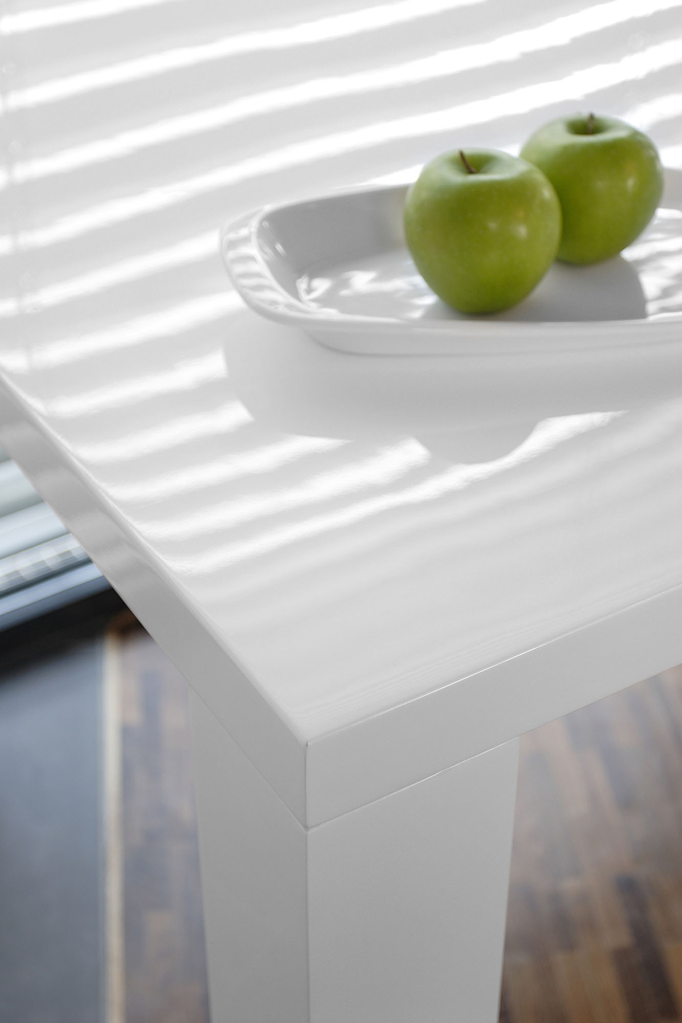 Thumbnail - SalesFever Esstisch "Esbjerg - Stilvoller Tisch" Eleganter Hochglanz für anspruchsvolle Ästhetik