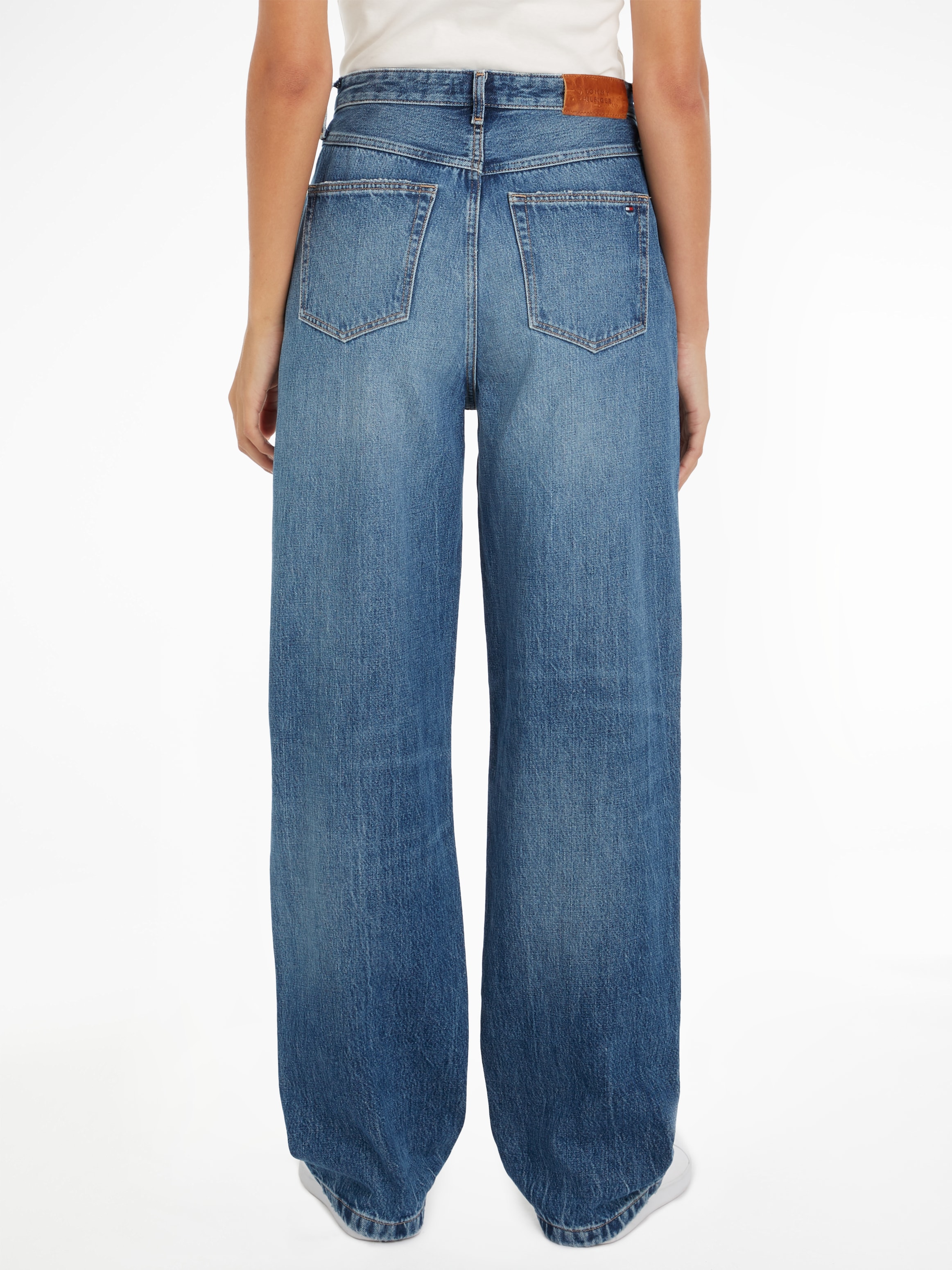 Tommy Hilfiger Straight-Jeans »RELAXED STRAIGHT HW BETH«, mit Tommy Hilfiger Logo-Badge