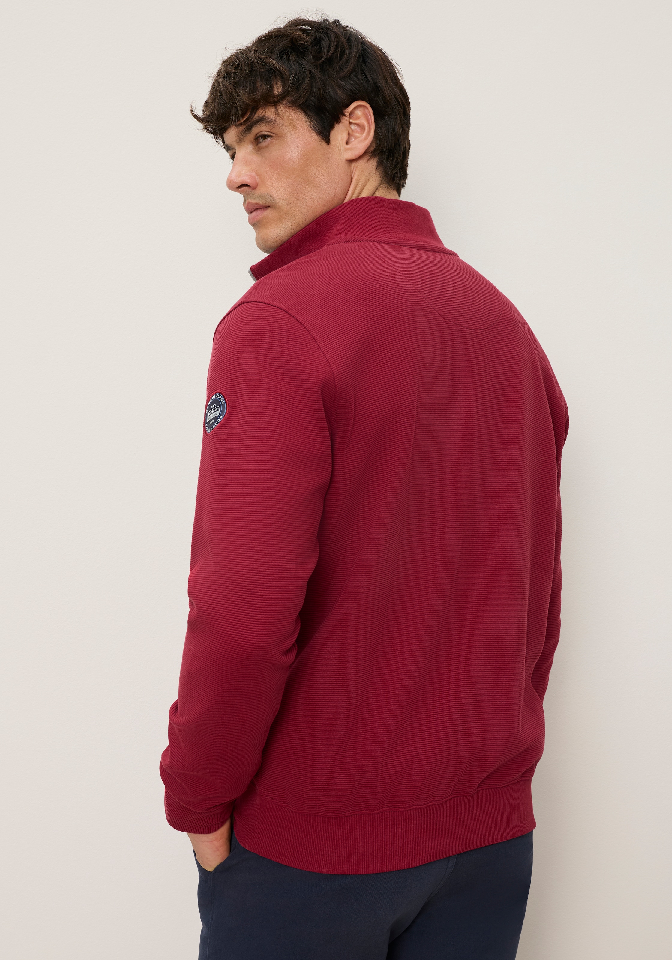 Man's World Sweatshirt »- Sportiv gepflegte Optik für Alltag und Freizeit«, gerippter Oberstoff, Reissverschlusstasche, Kontrastakzente

