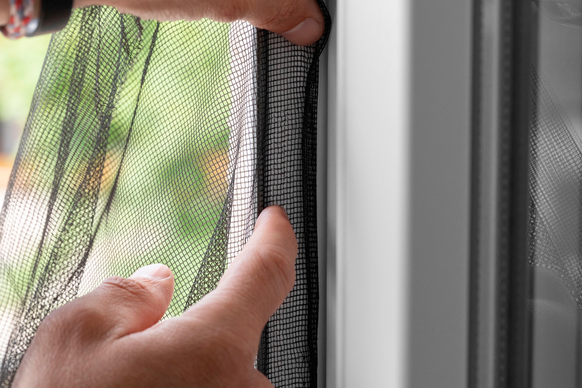 SCHELLENBERG Klett-Klebeband »Insektenschutzzubehör, Befestigungsband für Polyester-Fliegengitter« semi-transparent, 5,6 m, in unterschiedlichen Sets erhältlich