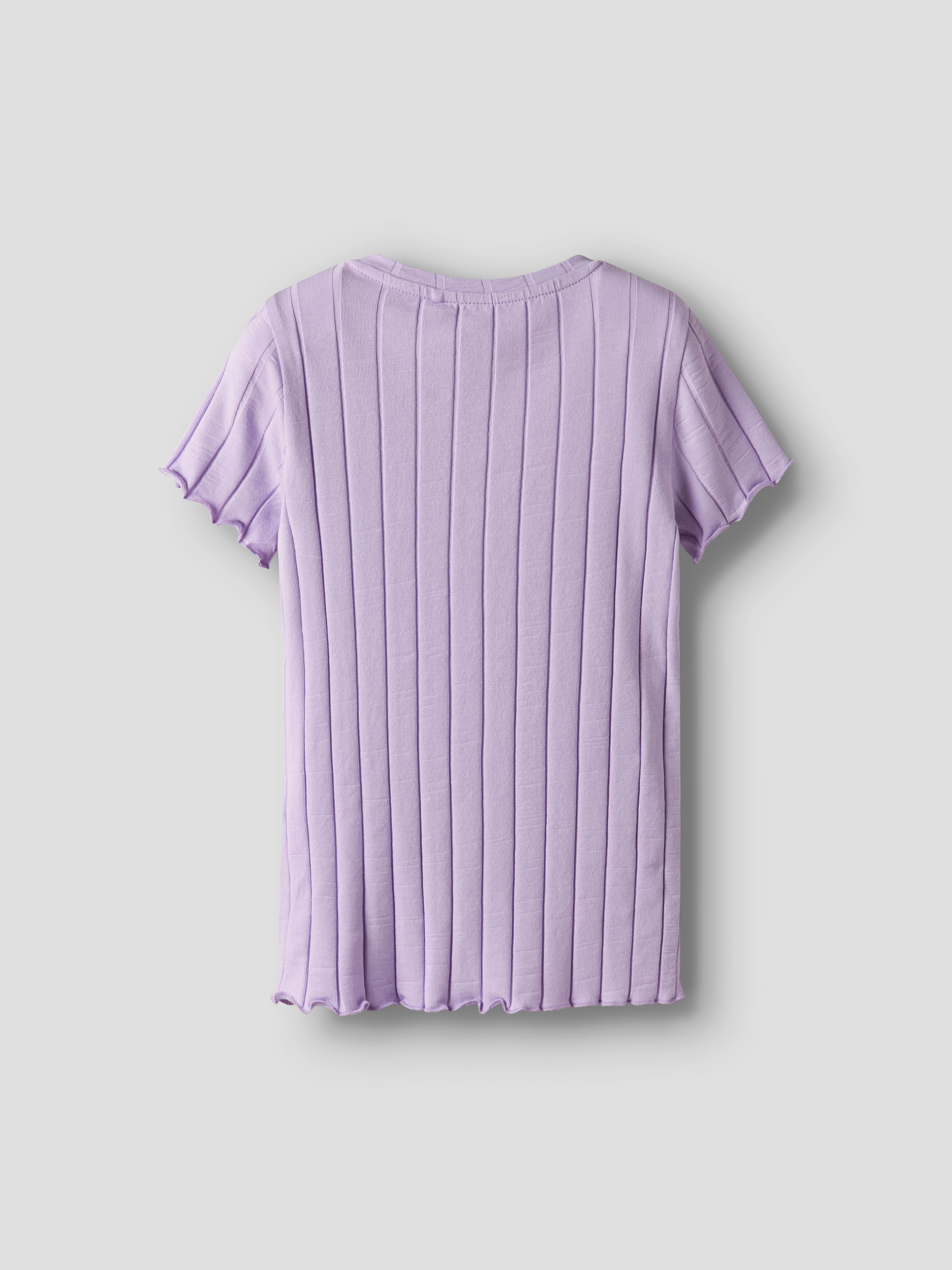 Name It T-Shirt »NKFNORALINA SS TOP NOOS«, tolle Rippen-Qualität und dadurch gewellte Säume am Arm und am Saum