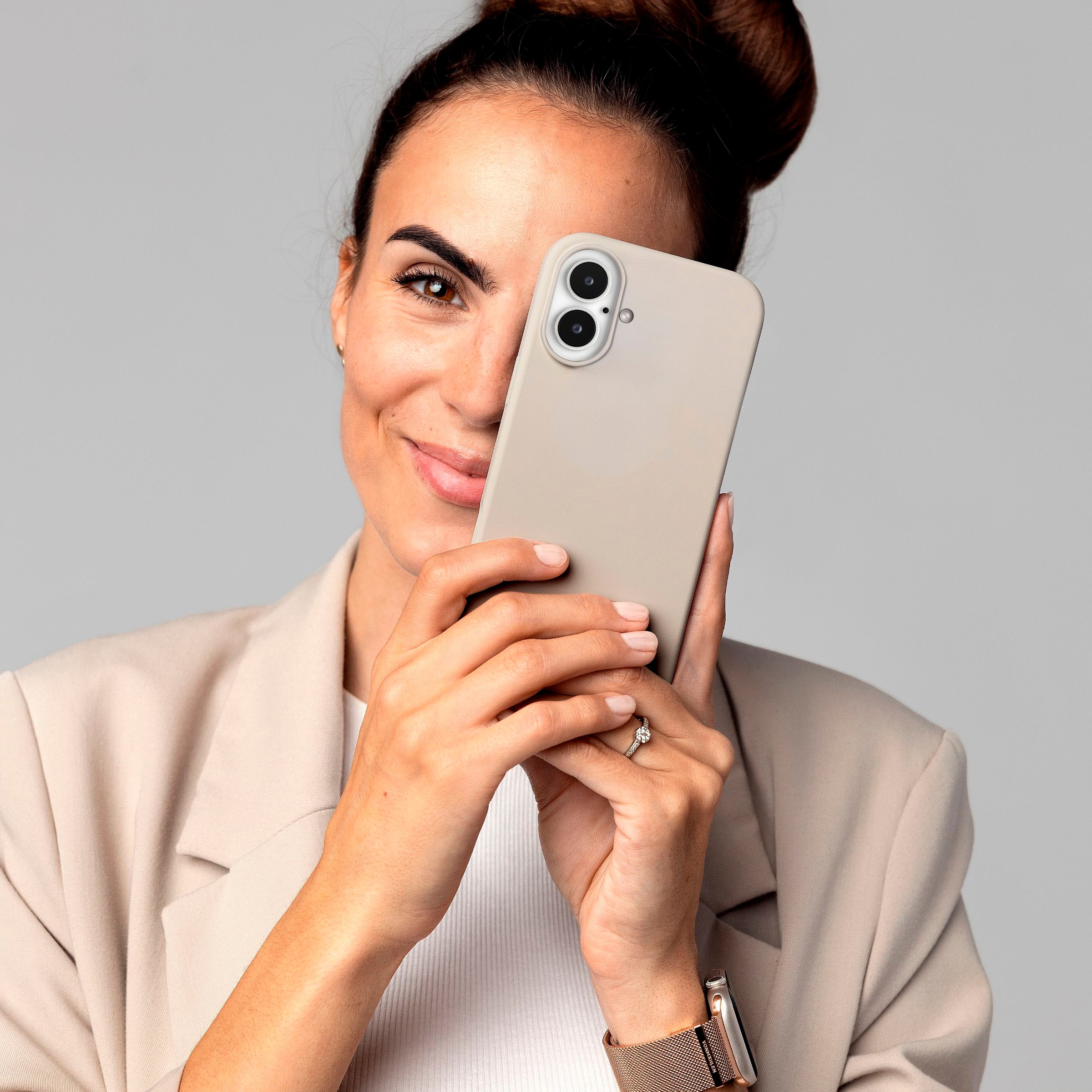 VONMÄHLEN Smartphone-Hülle »iPhone 16, Soft Silicone Case - Cream«