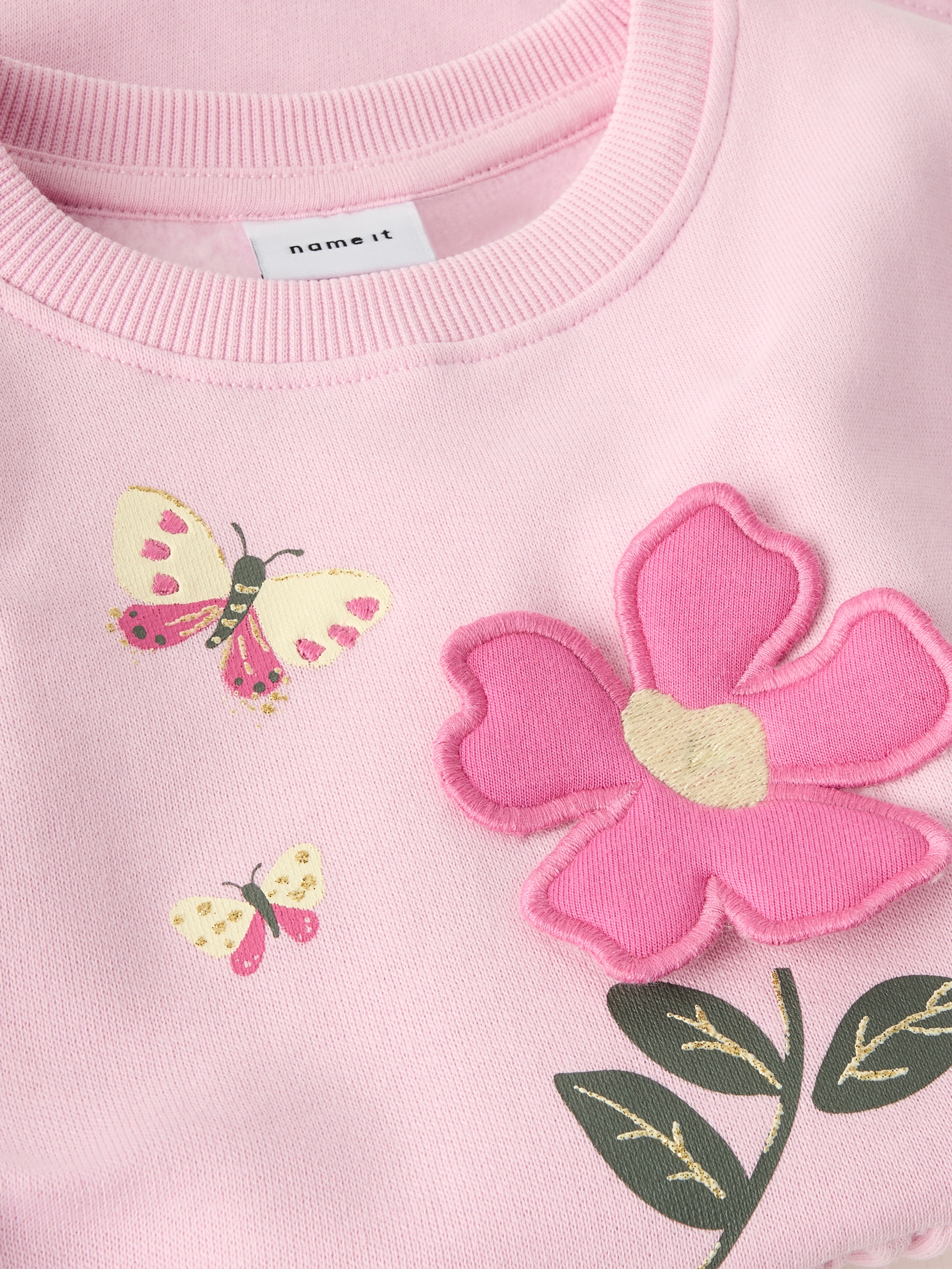 Name It Sweatkleid »NMFDRIVA LS SWEAT DRESS UNB« mit hochwertigem Frontmotiv in 3D-Optik