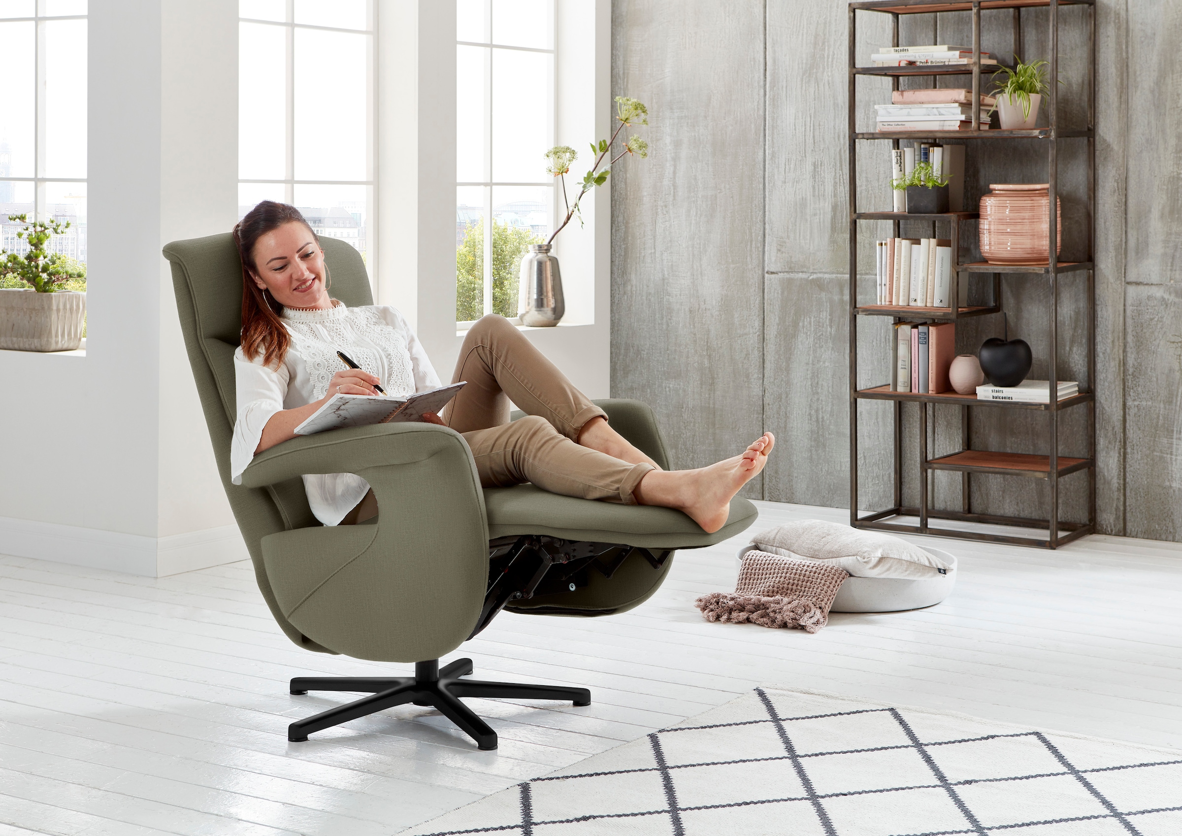 Die PlanBar Relaxsessel »MP-RS18073«, 360° drehbar, inkl. man. Kopfpolsterverstellung u. Relax-Funktion