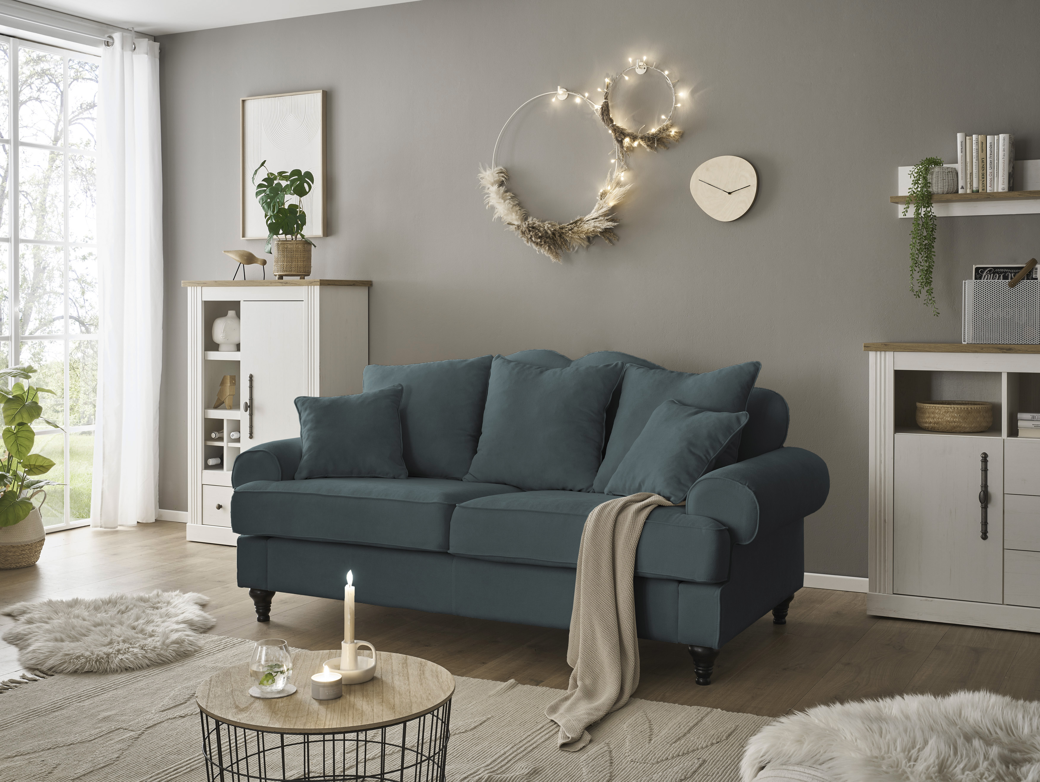OTTO home 3-Sitzer "Westminster, Sofa im Landhausstil, Couch mit Zierkissen" Federkern-Polsterung, gedrechselter Fuß, hochwertiger Microfaserbezug