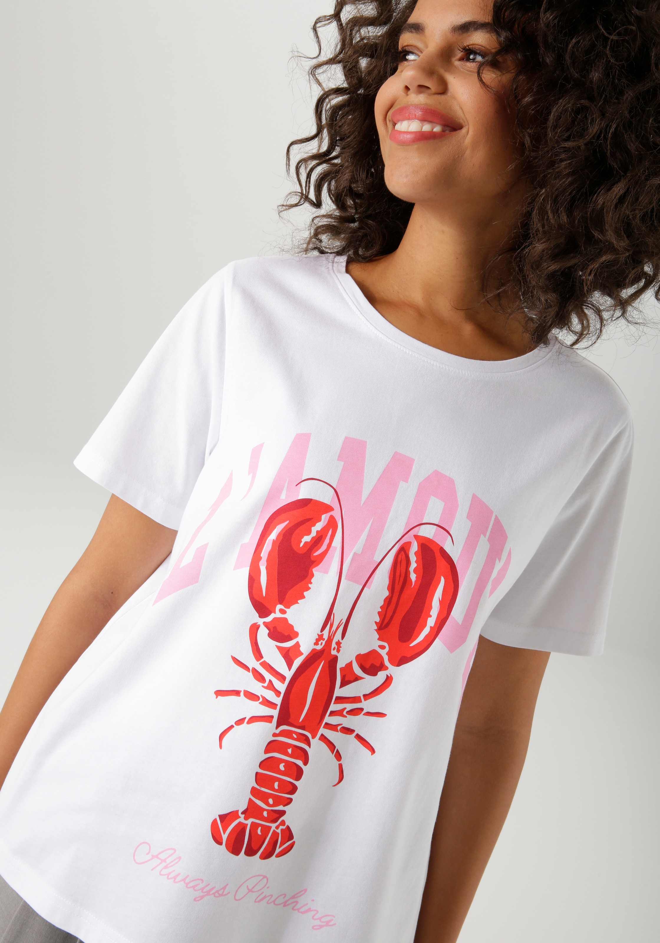 Aniston CASUAL T-Shirt, mit Krebs und Schriftzügen bedruckt - NEUE KOLLEKTION