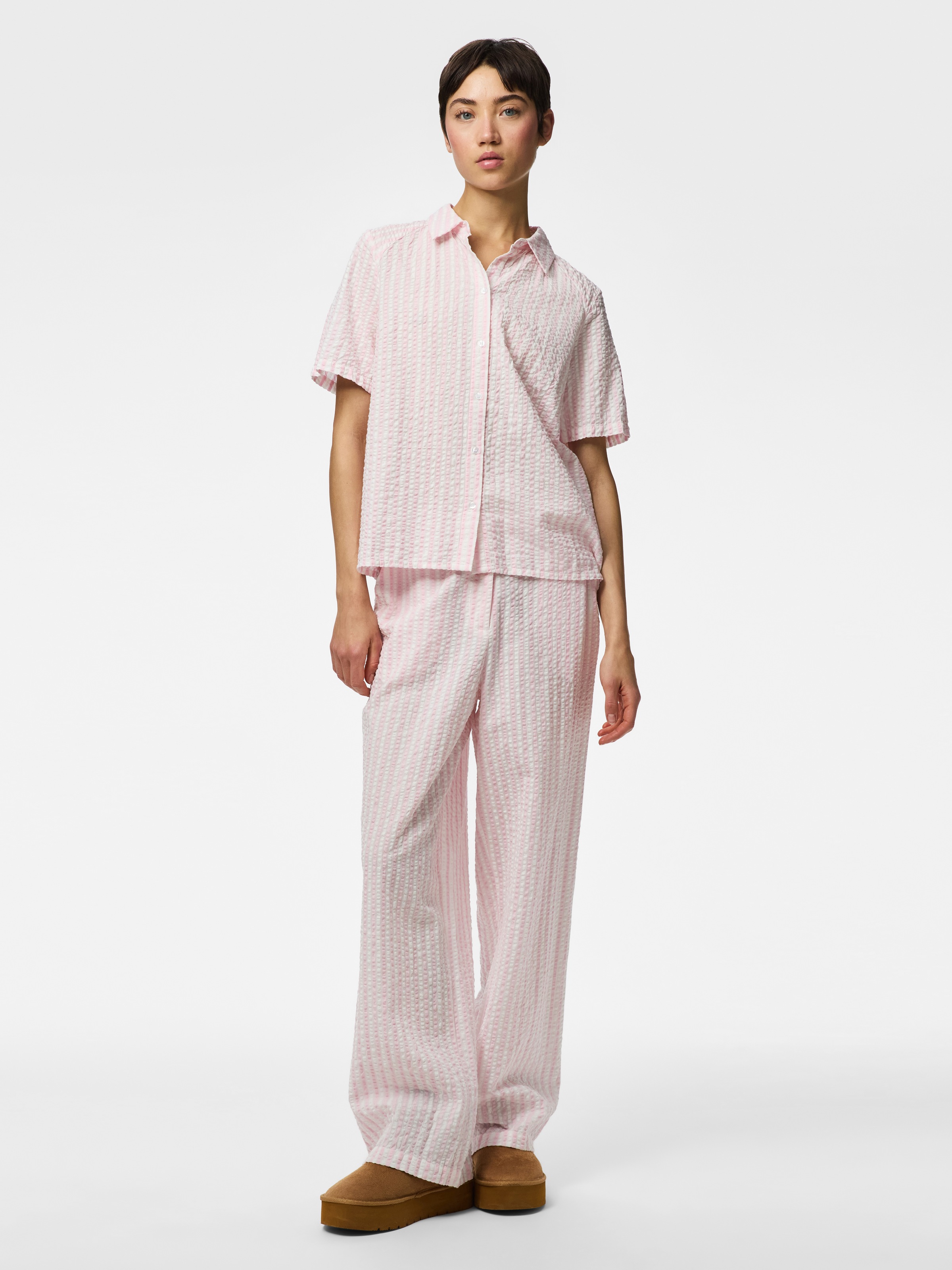 Thumbnail - pieces Hemdbluse "PCSTINNA SS SHIRT WVN NOOS BC" mit Streifenmuster