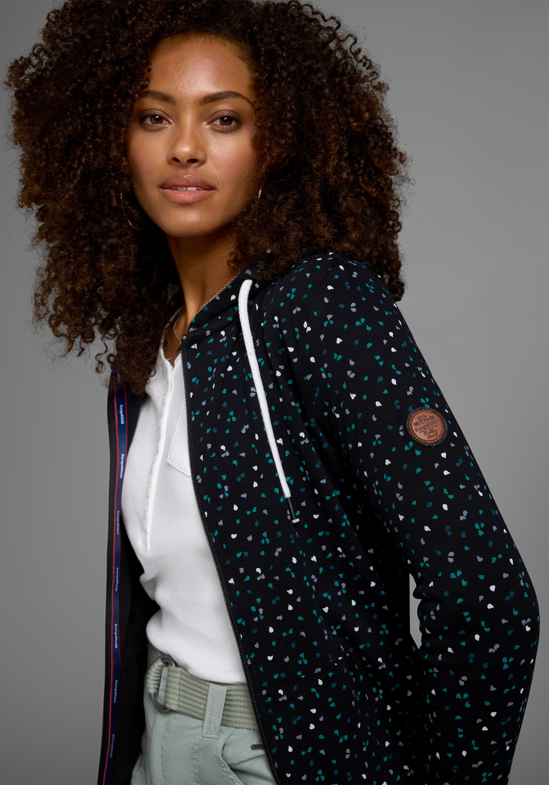 KangaROOS Kapuzensweatjacke, mit sportlichem Minimal-Print