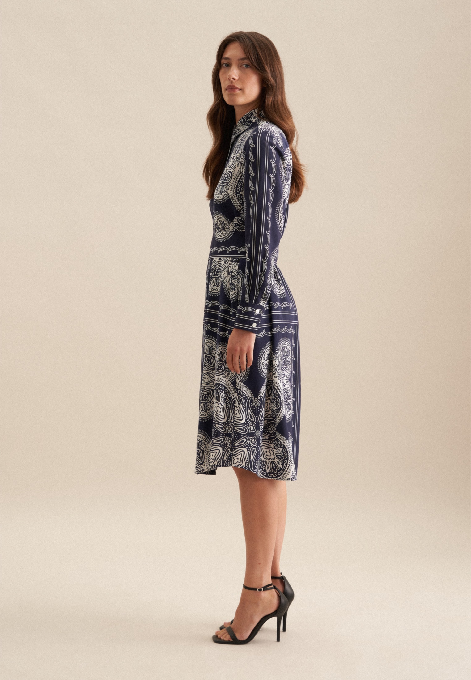 seidensticker Sommerkleid »Schwarze Rose«, Langarm Kragen Tuchprint