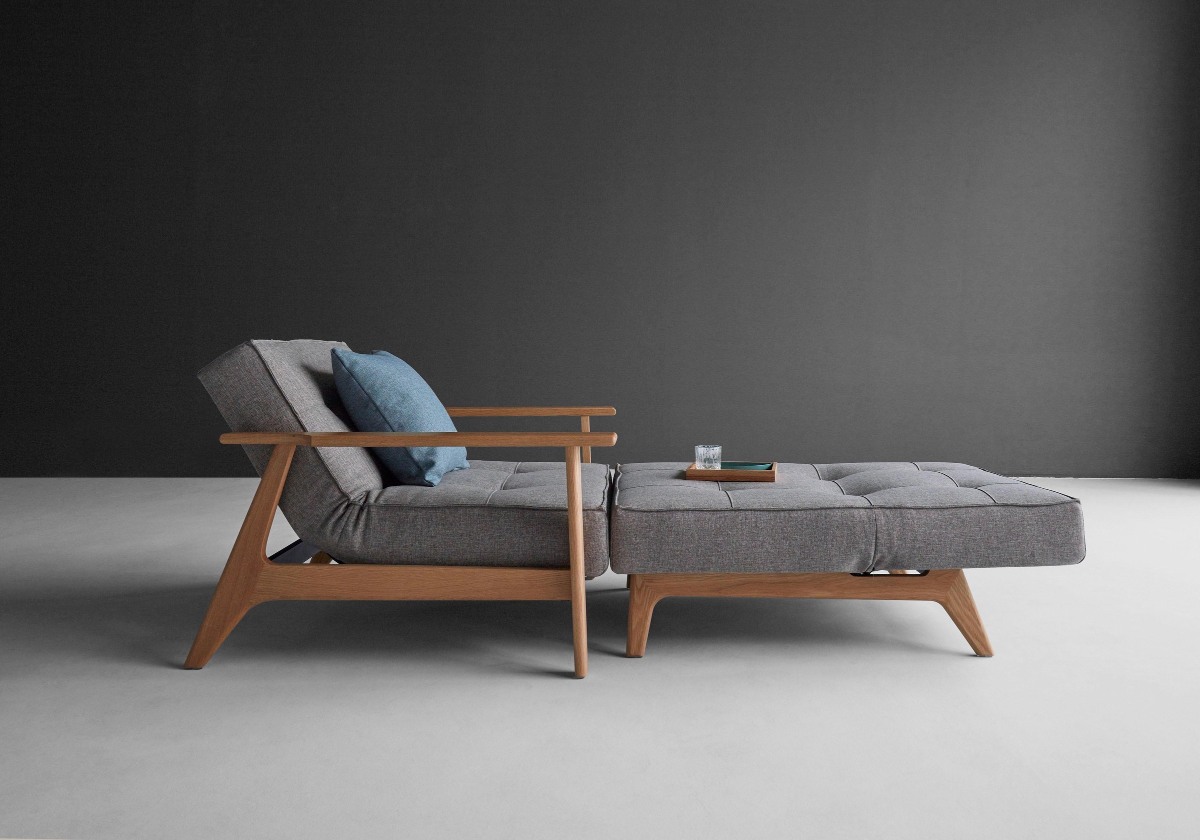 INNOVATION LIVING ™ Sessel "Splitback", mit Frej Arm, in Eiche, in skandinavischen Design