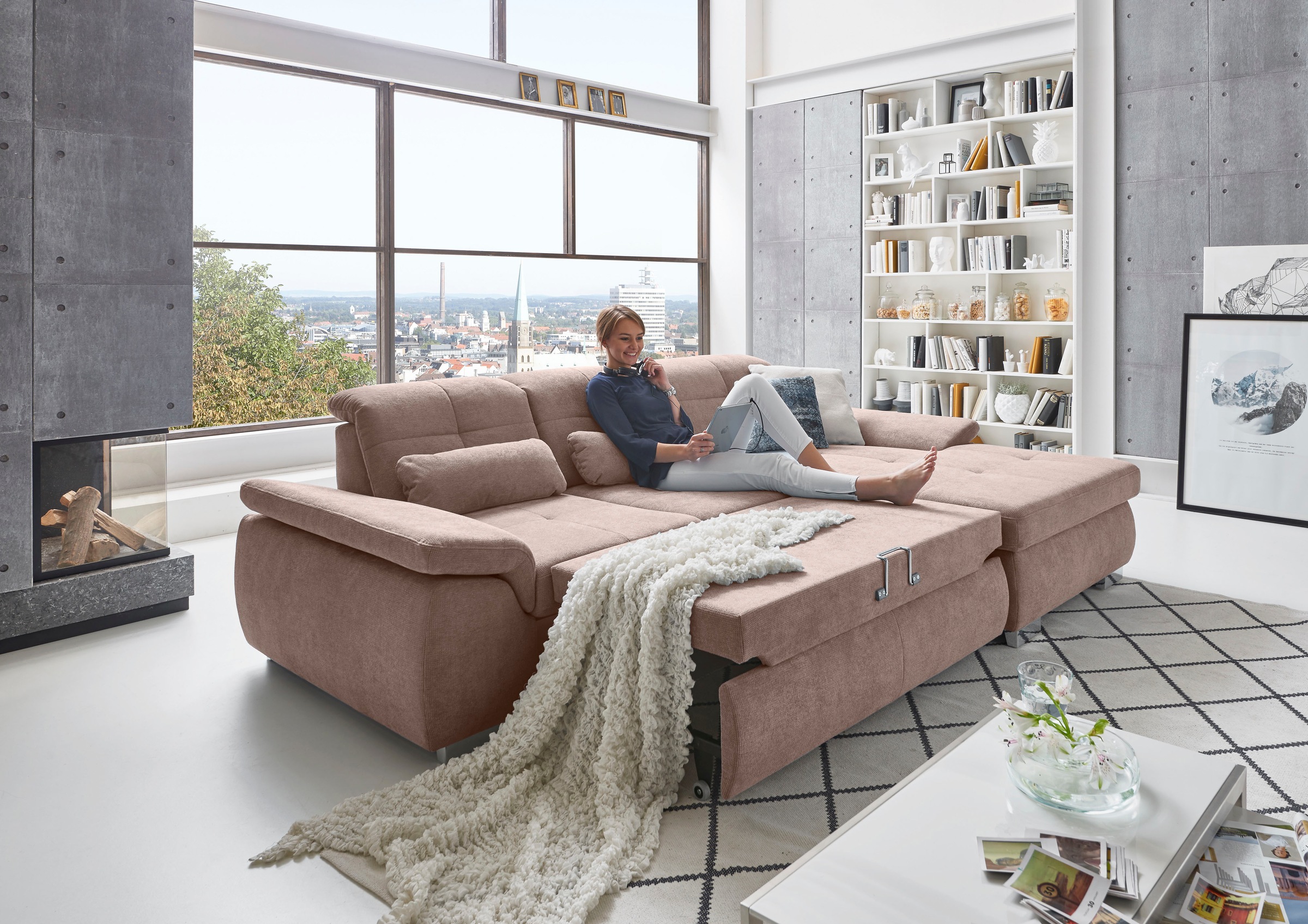 Die PlanBar Ecksofa »MP-IN16037 L-Form mit Federkern-Polsterung«, mit Sitztiefenverstellung & Zierkissen