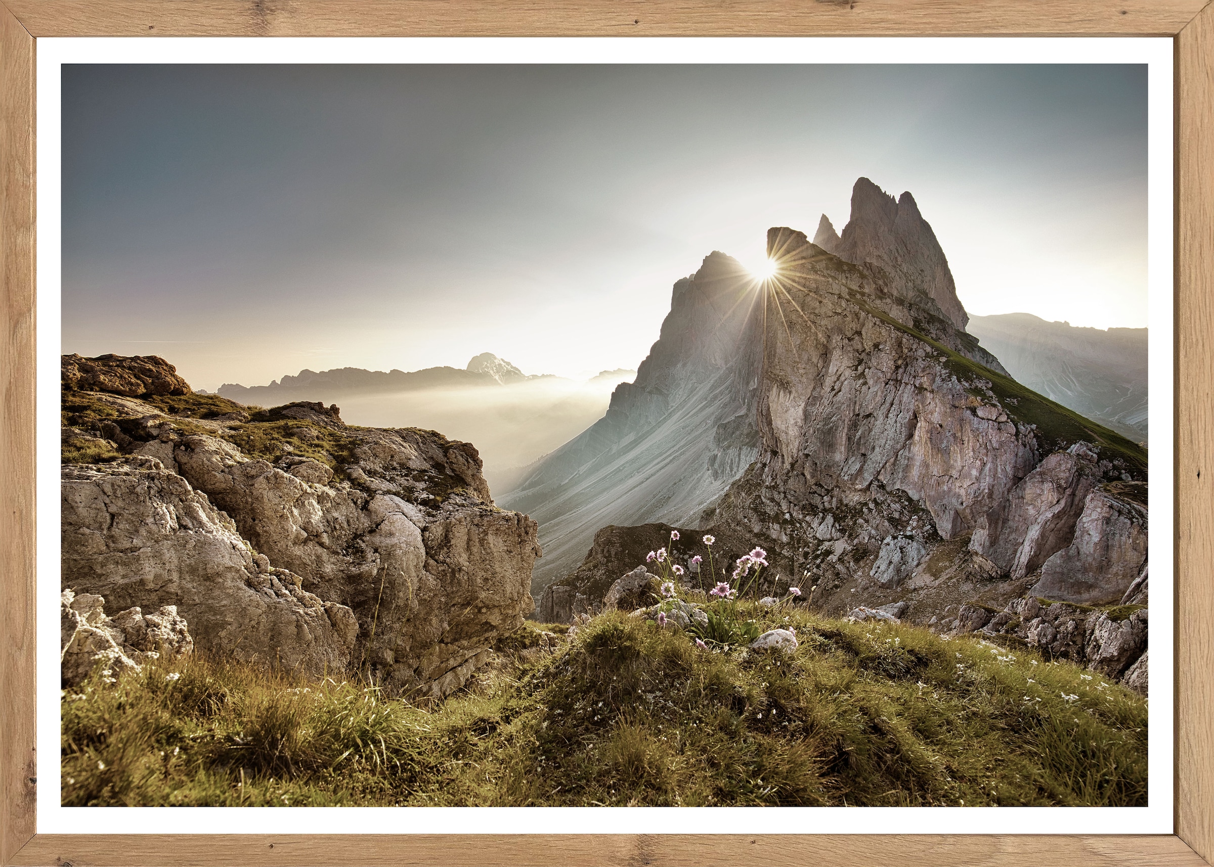 Bönninghoff Bild mit Rahmen "Wandbild gerahmt BERGE SONNENAUFGANG 50x70 cm – Landschaftsbild Alpen" Berge Blumen Felsen Natur Sonnenaufgang 1 Stk. tlg. mit dekorativem Rahmen