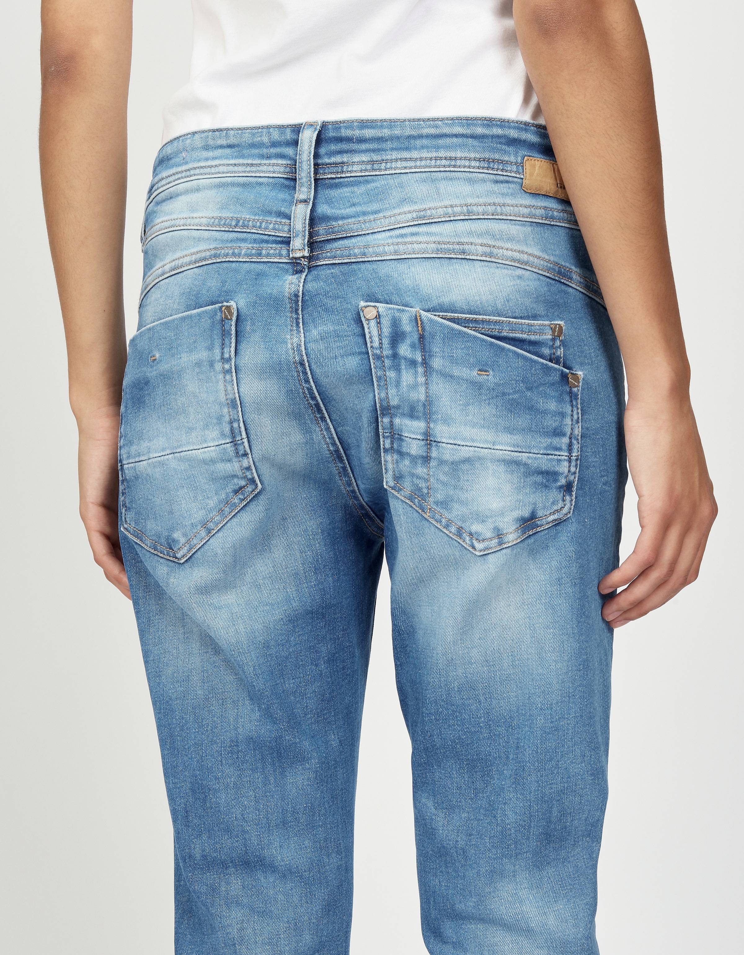 Thumbnail - GANG Relax-fit-Jeans "94AMELIE CROPPED" aus robustem Gabardine Stretch