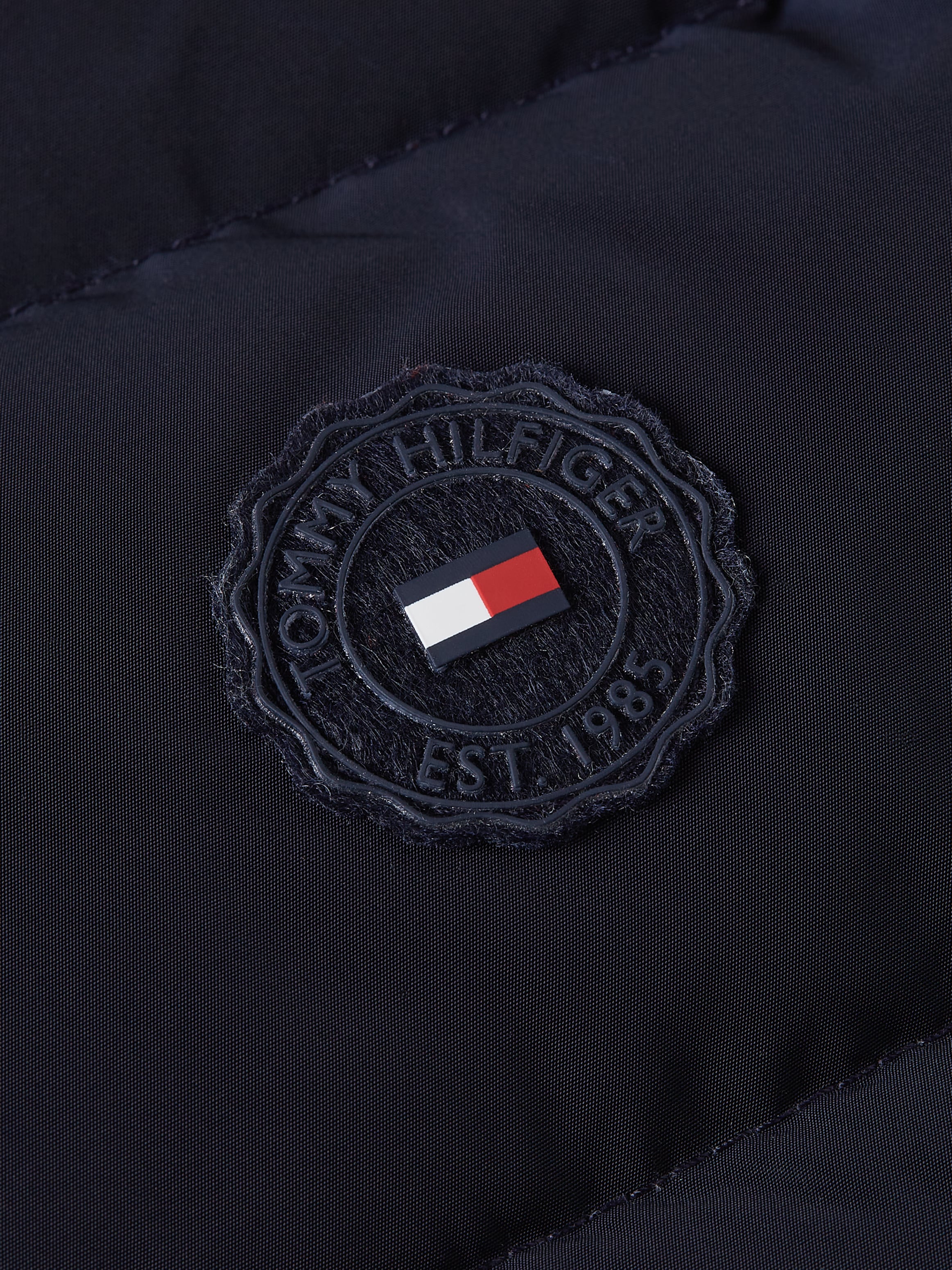 Tommy Hilfiger Steppweste »HERITAGE DOWN TYRA VEST WITH FUR«, mit Logopatch