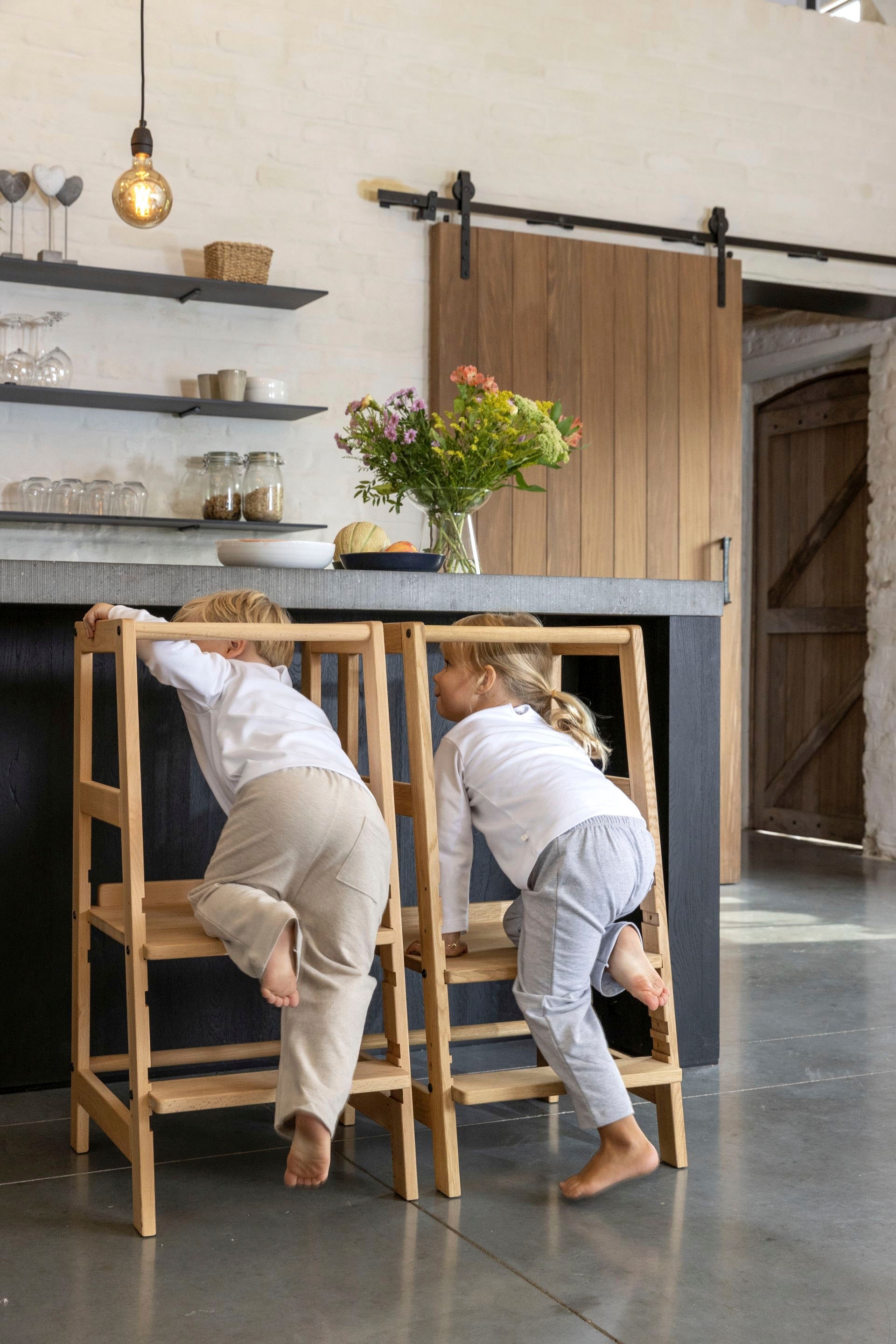 Vipack Kinderstuhl »Lernturm aus Massivholz, stabil und standfest gebaut« () Tritt und Stehfläche 3-fach verstellbar, 3 verschiedene Farben