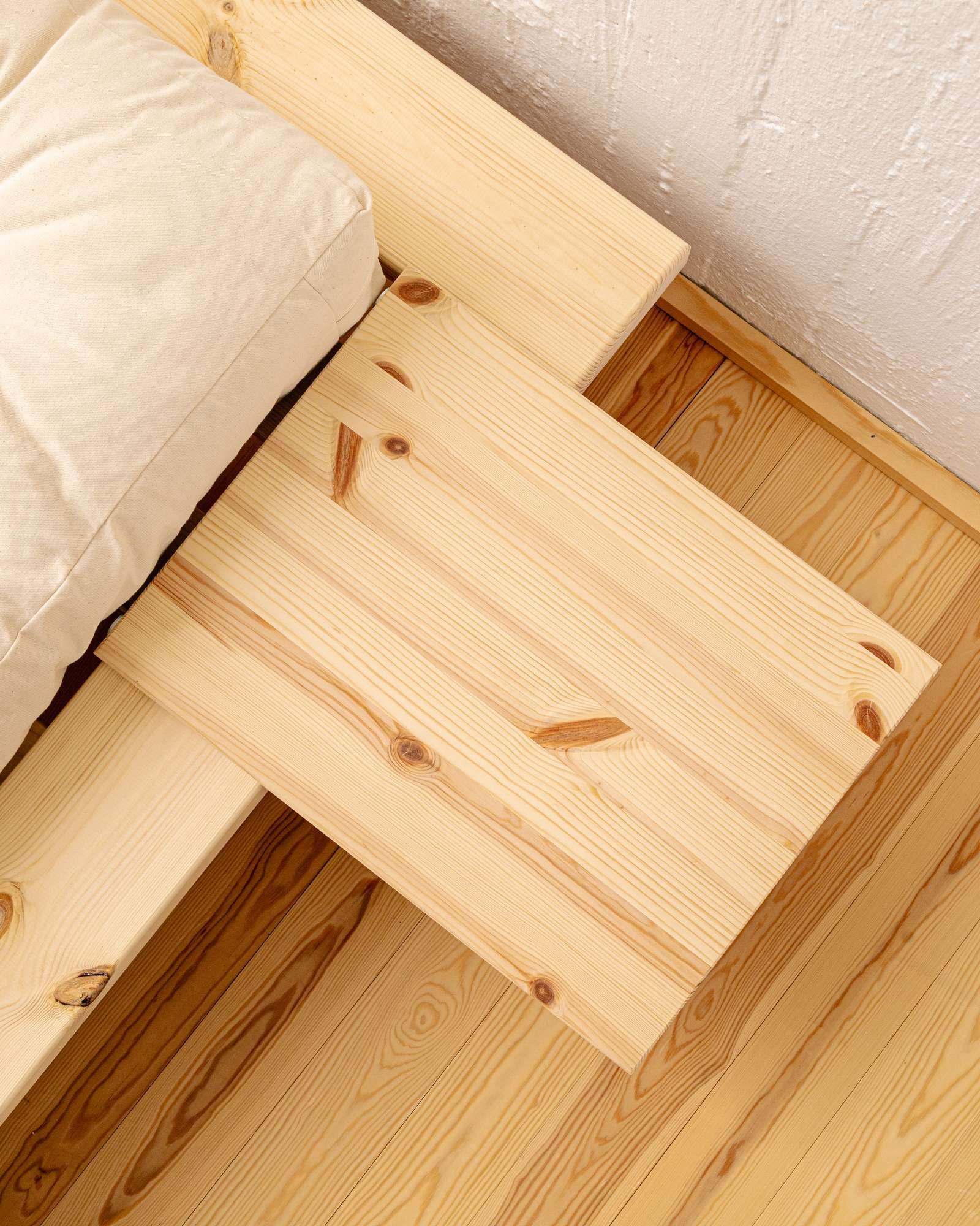 Karup Design Nachttisch »Japan Bett-Tisch, FSC®-zertifiziertes Massivholz,made in Europe«, Speziell für das Japan-Bett entworfen – perfekt integriert & passend