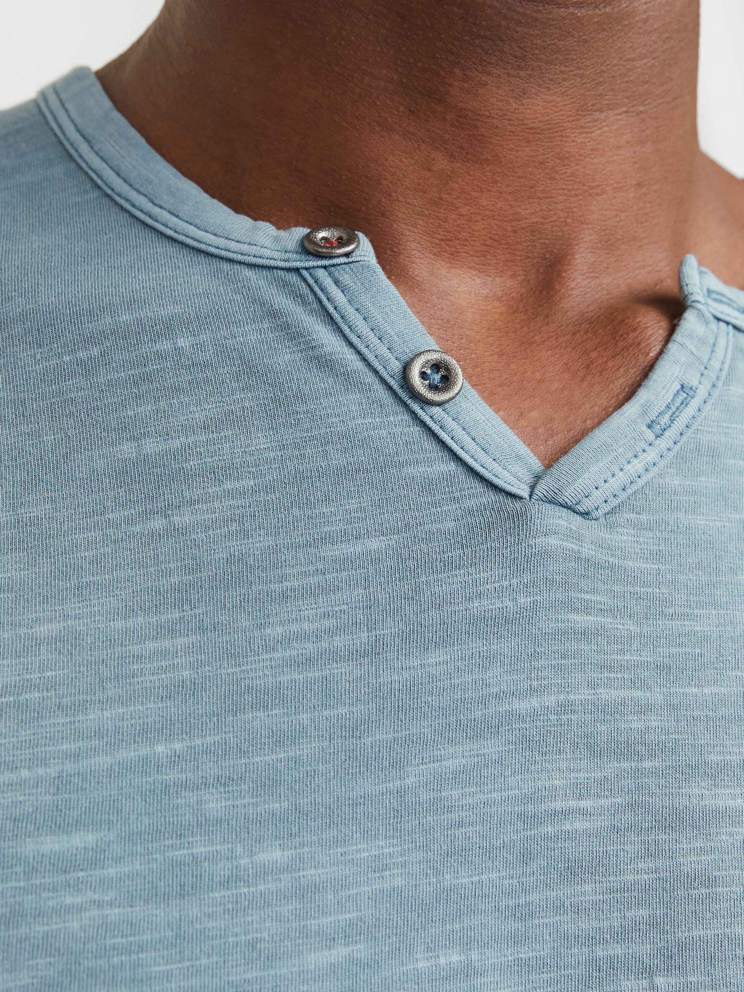 Jack & Jones T-Shirt »JJESPLIT NECK TEE SS NOOS«, mit V-Ausschnitt