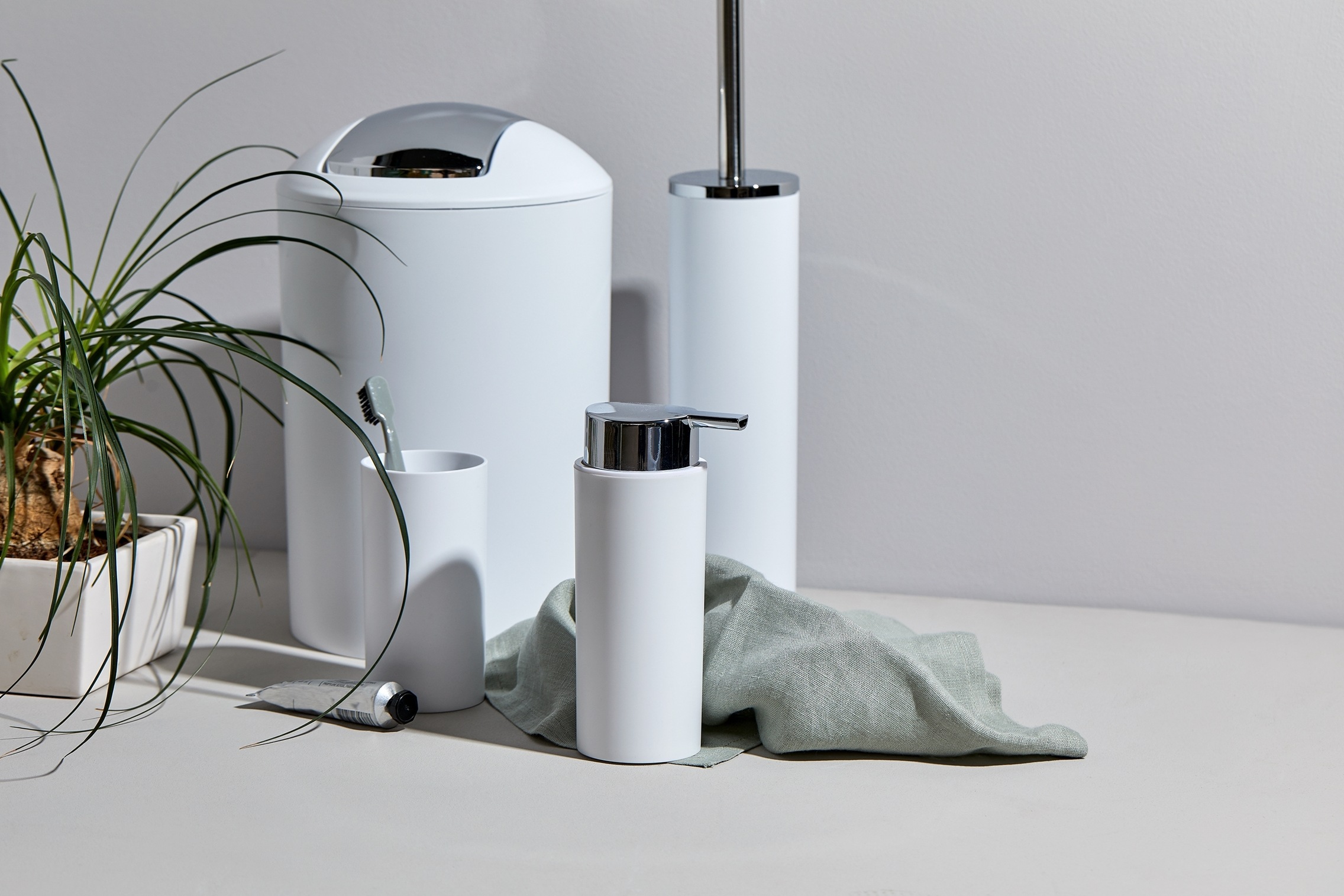 WENKO Badaccessoire-Set "Calvo" Seifenspender, Zahnputzbecher, WC-Garnitur günstig online kaufen