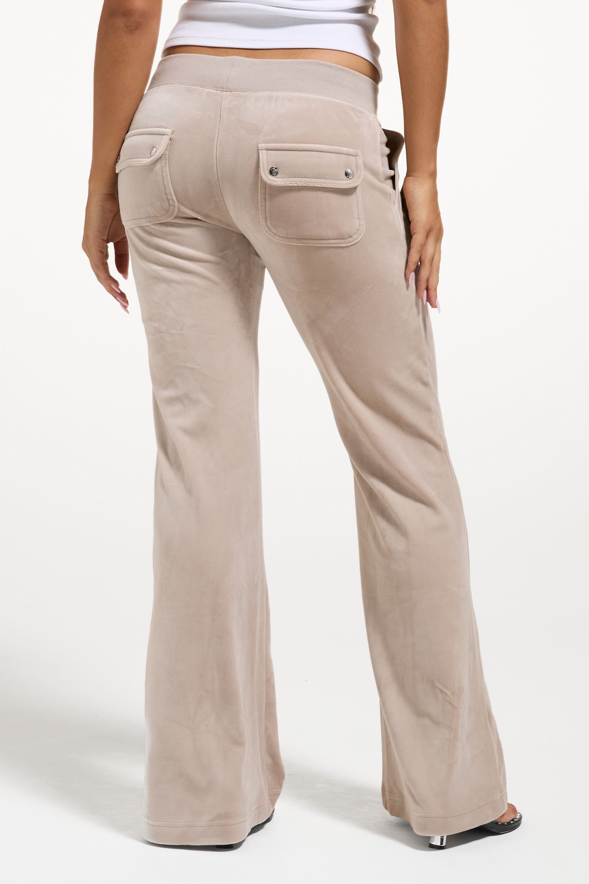 Juicy Couture Sweathose »LAYLA LOW RISE POCKETED FLARE. Damen«  Trainingshose Damen, Sweathose, Velour, Jogginghose mit Glitzer, Sale