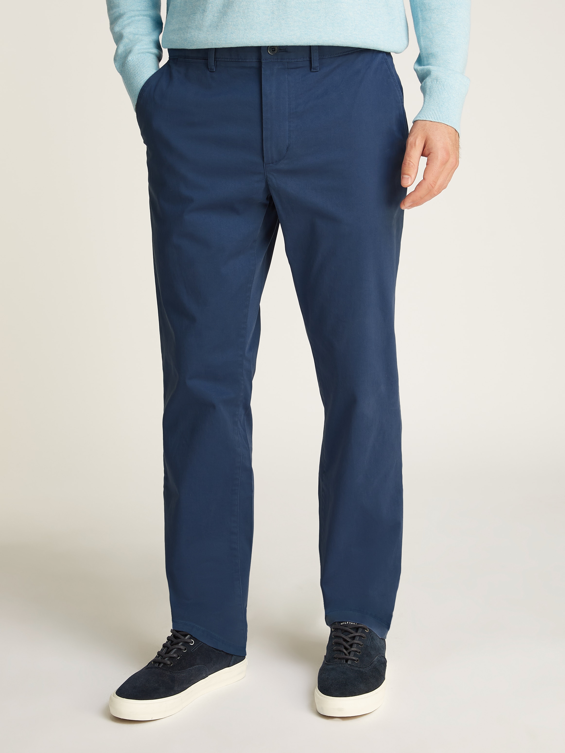 Tommy Hilfiger Chinohose »DENTON CHINO SATIN«, mit Gesäßtaschen mit Knopf, Logostickerei